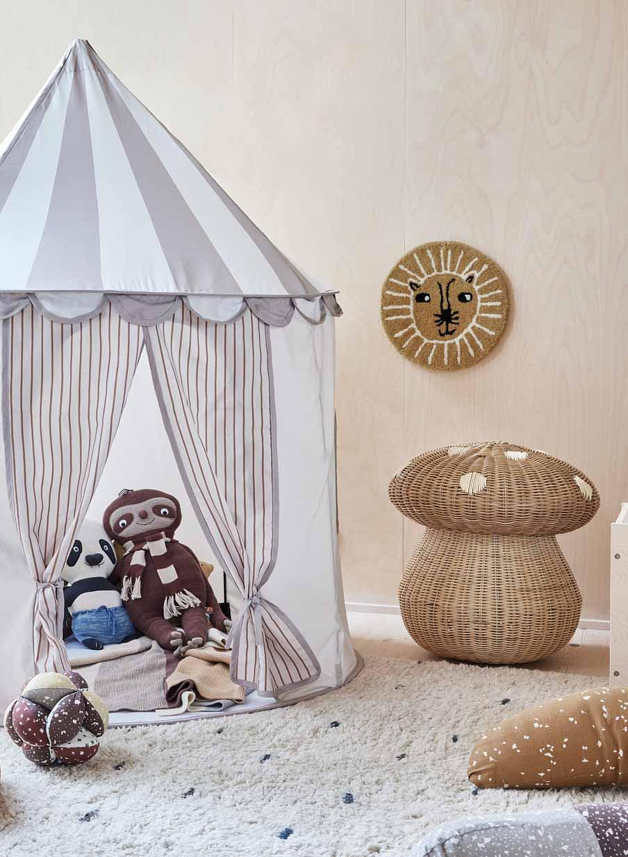 Löwen-Miniatur-Wandbehang aus Wolle 1