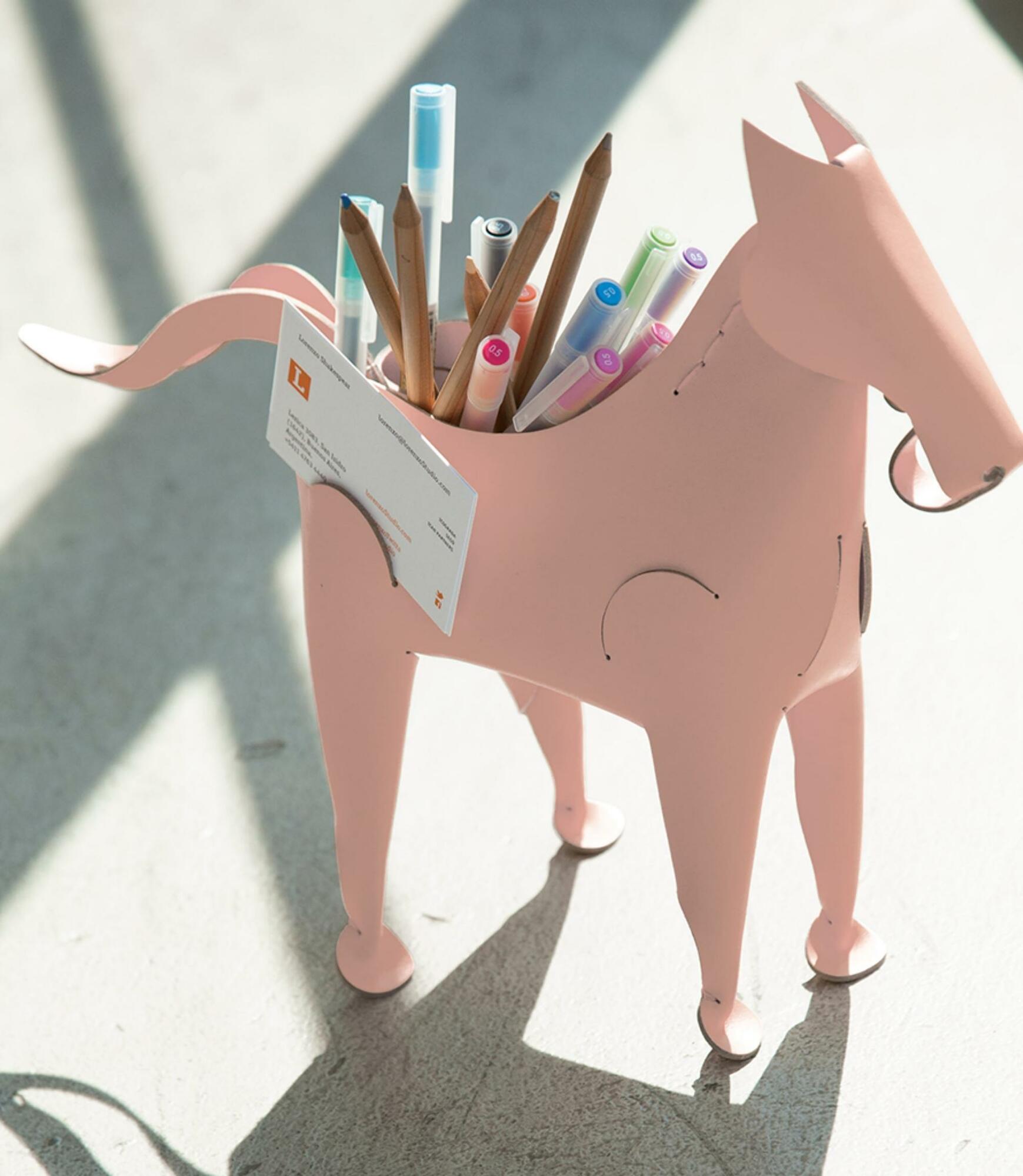 Pferd Schreibtischhelfer aus 100% Recyceltem Leder Pink 0