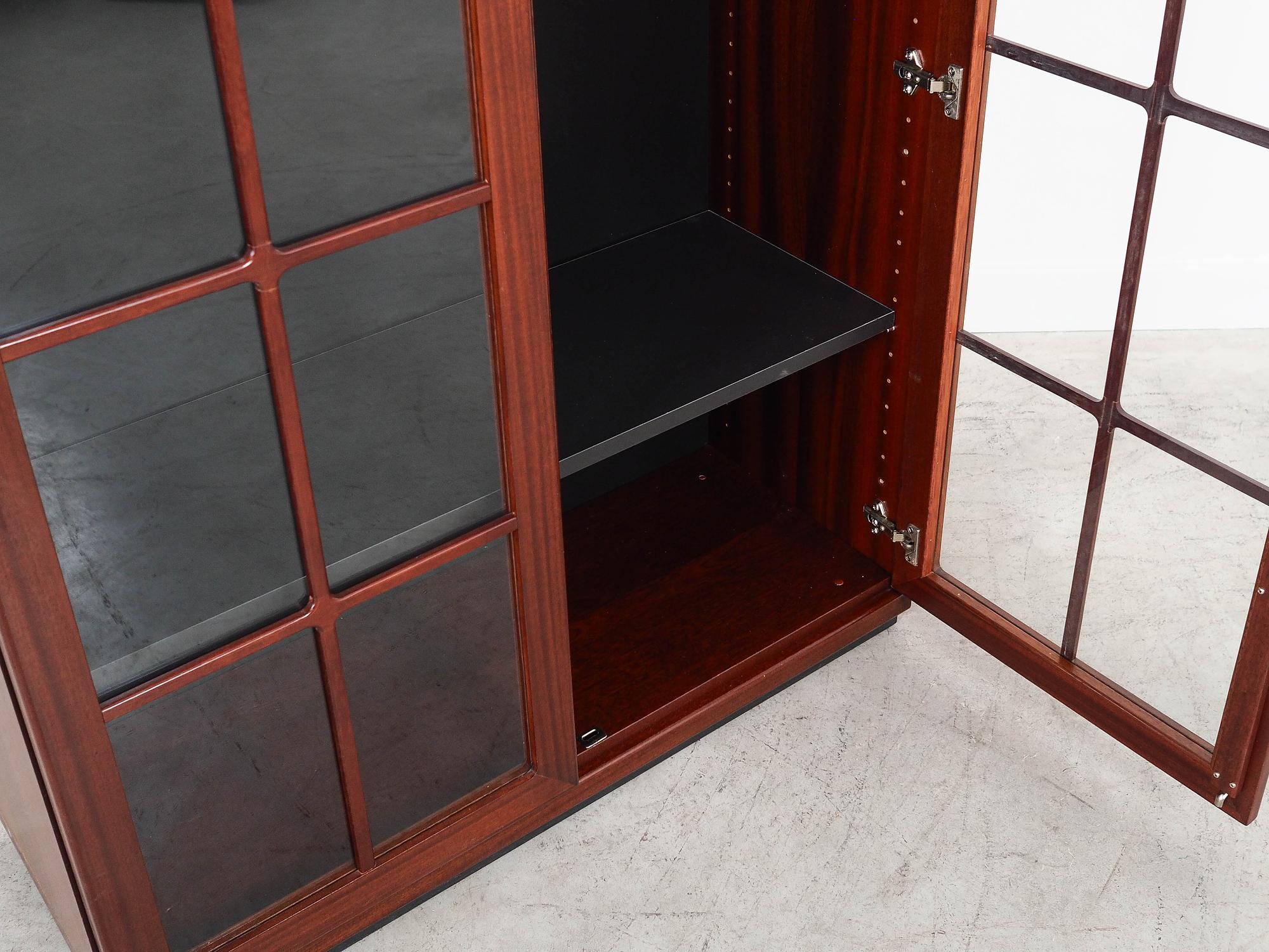 Mahogany display cabinet 1970s 12