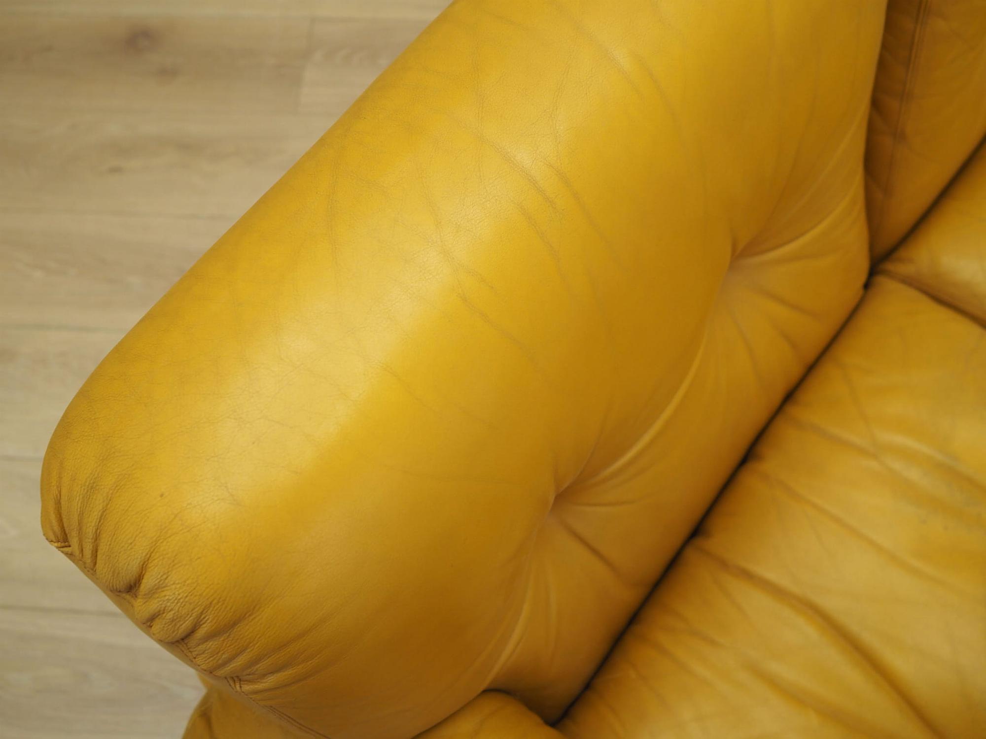 2-seater sofa Leather Yellow 1960s 8