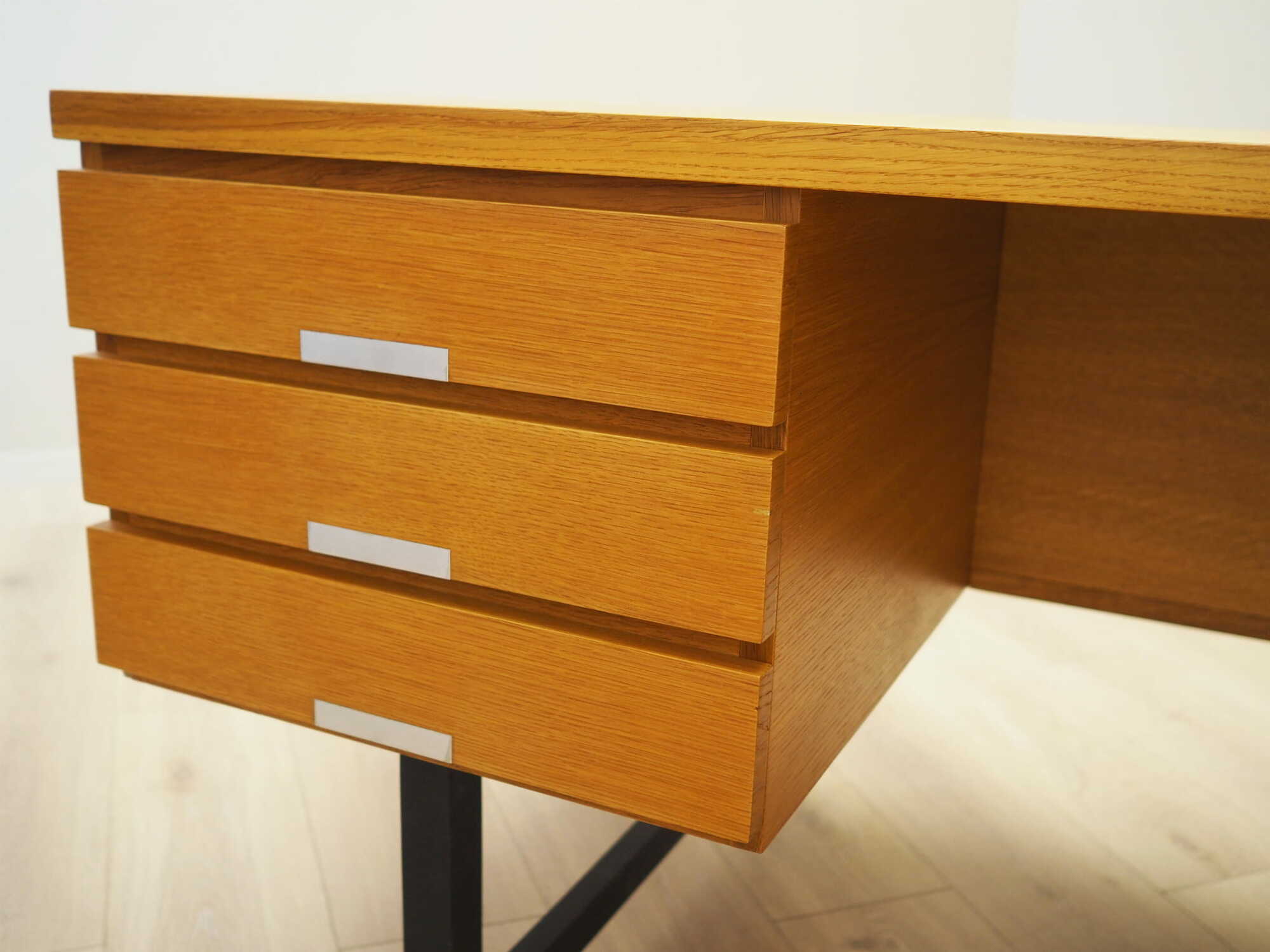 Vintage Schreibtisch Eschenholz 1970er Jahre 9