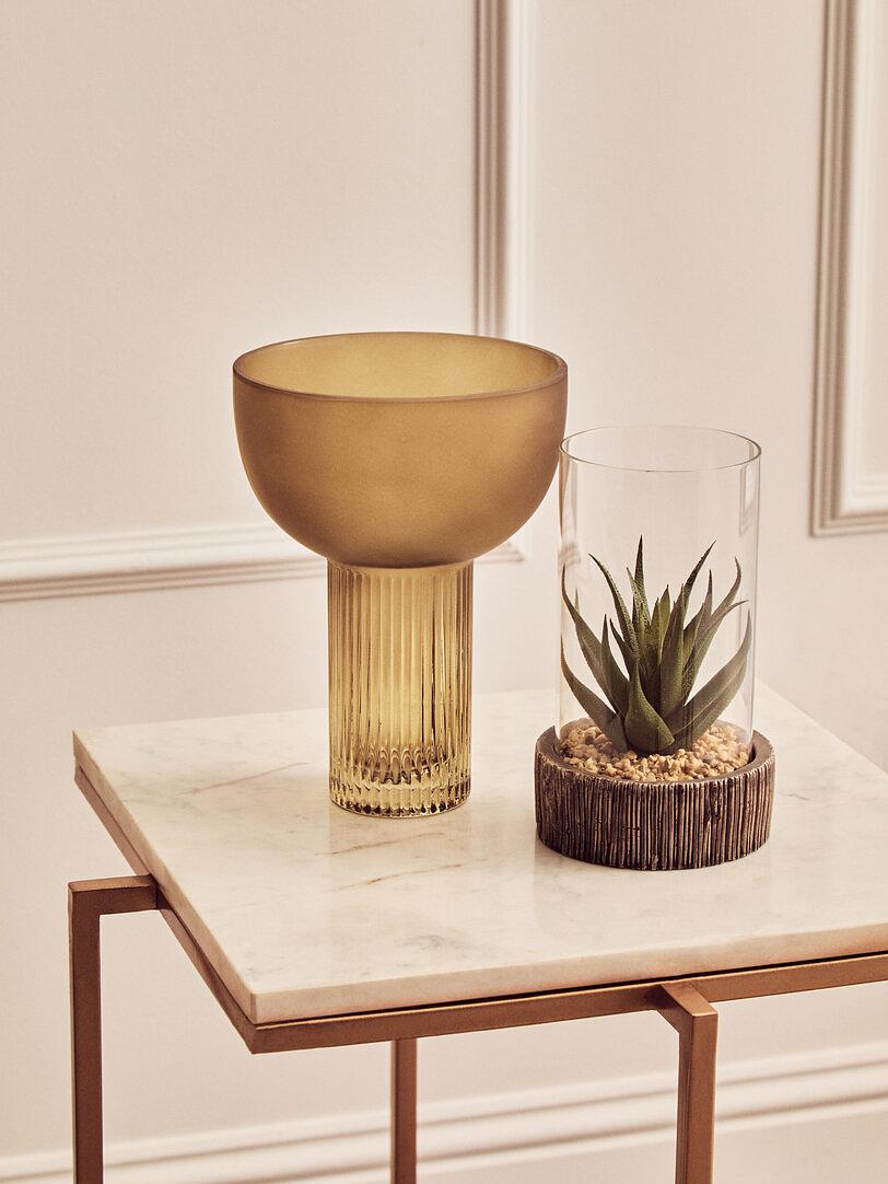 Shalimar Beistelltisch mit goldenen Beinen 7