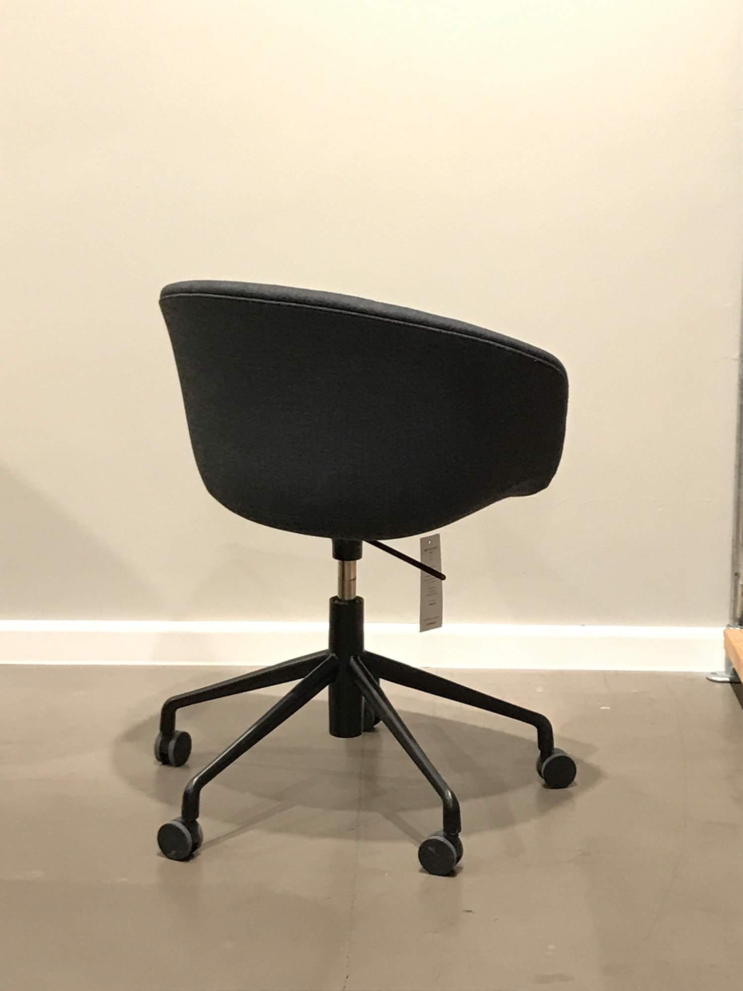 About A Chair AAC 53 Soft Stuhl Metall Textil Grau 3