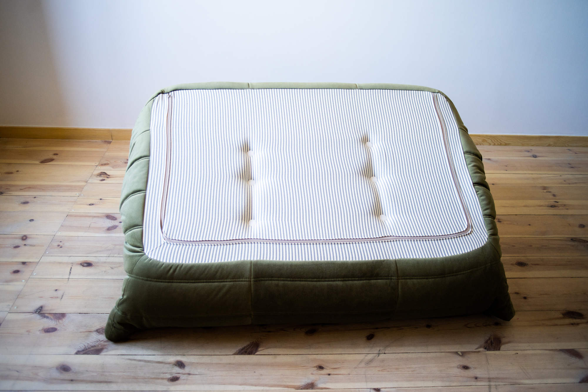 Togo Sofa 2-seater velvet khaki green 4