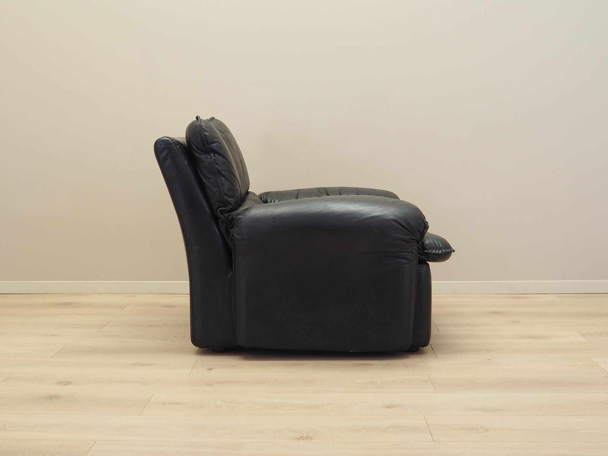 Lounge chair leather black 1970s 7