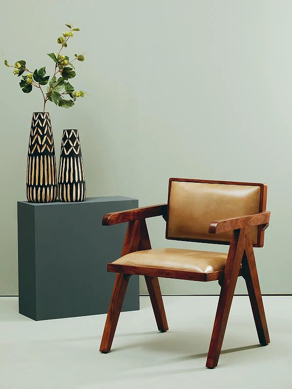 Arlo Kleine gravierte Holzvase
 6
