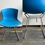 Bertoia Stuhl Chrom Blau 2
