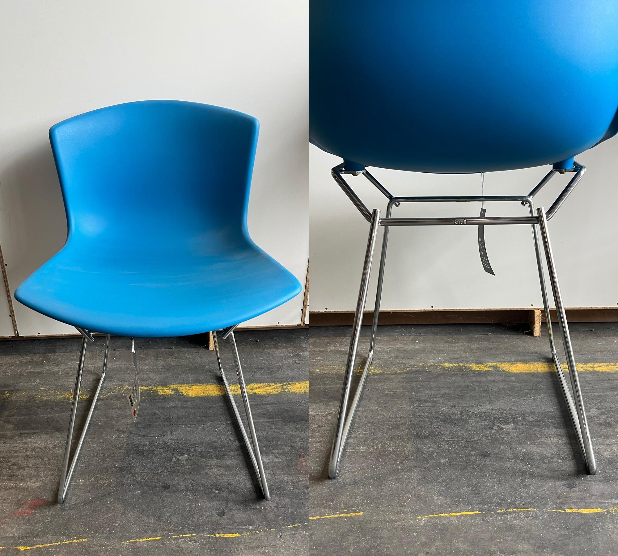 Bertoia Stuhl Chrom Blau 2