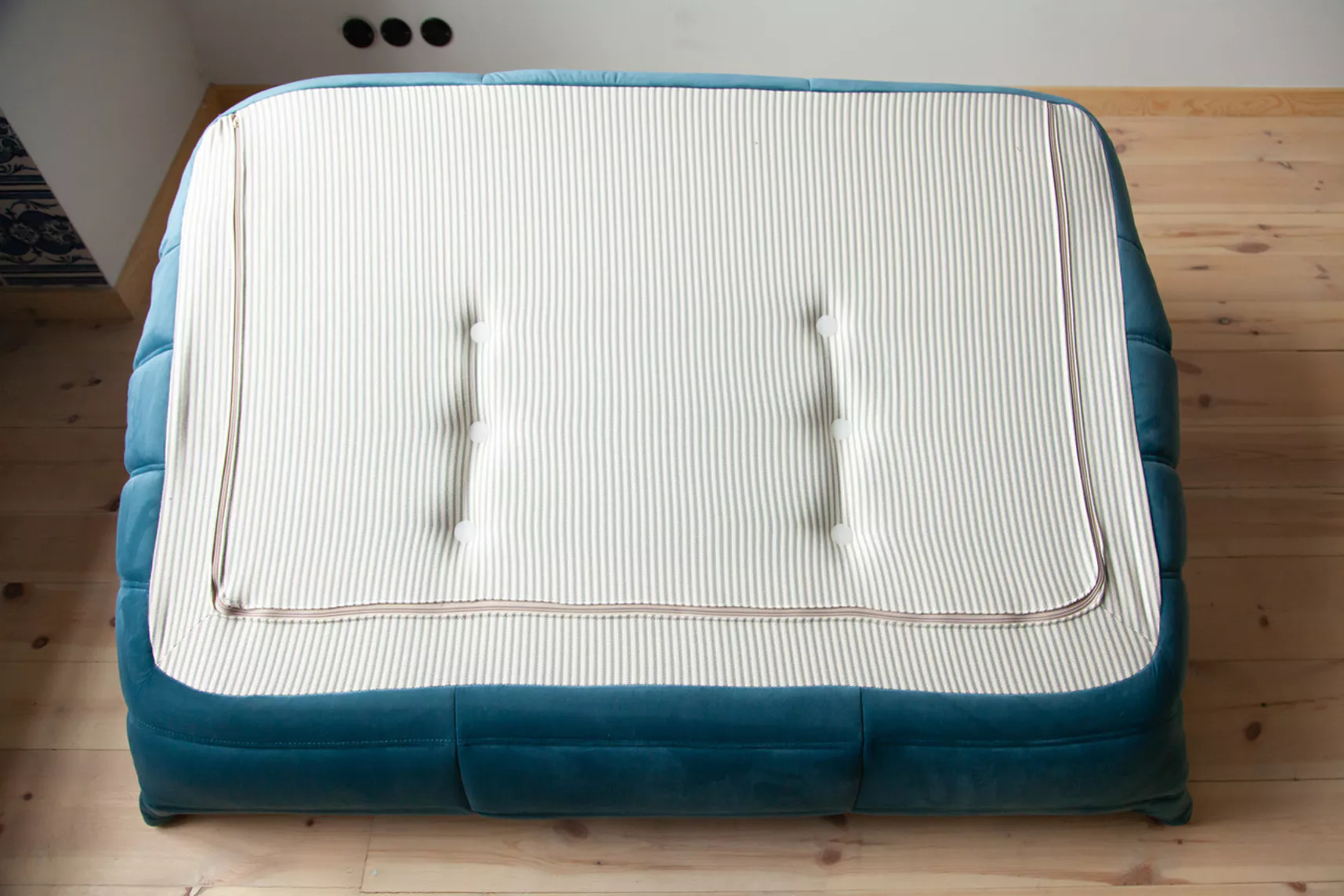 Togo Sofa 2-seater velvet sea blue 5