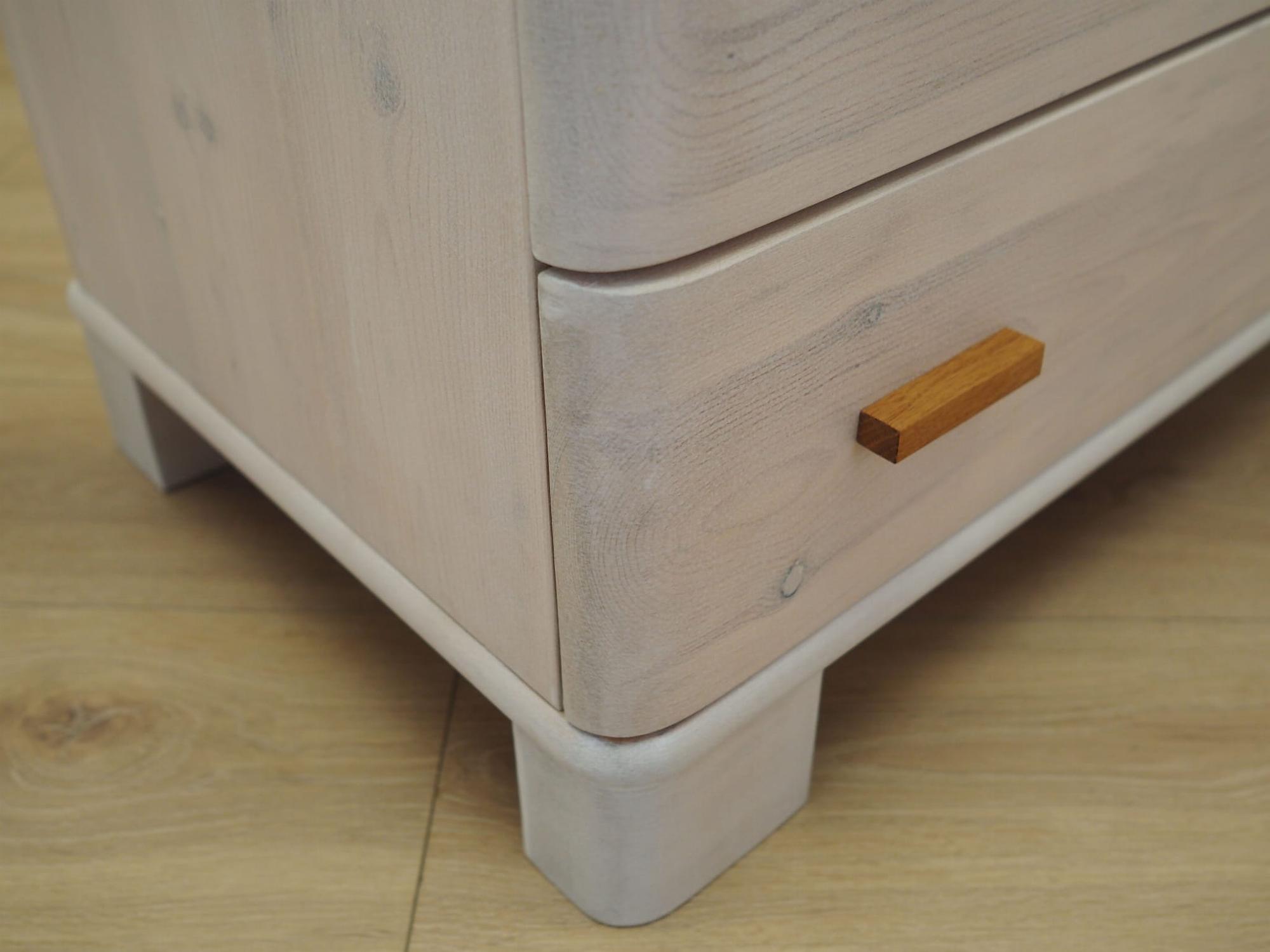 Chest of drawers
Pine wood
1960s 11