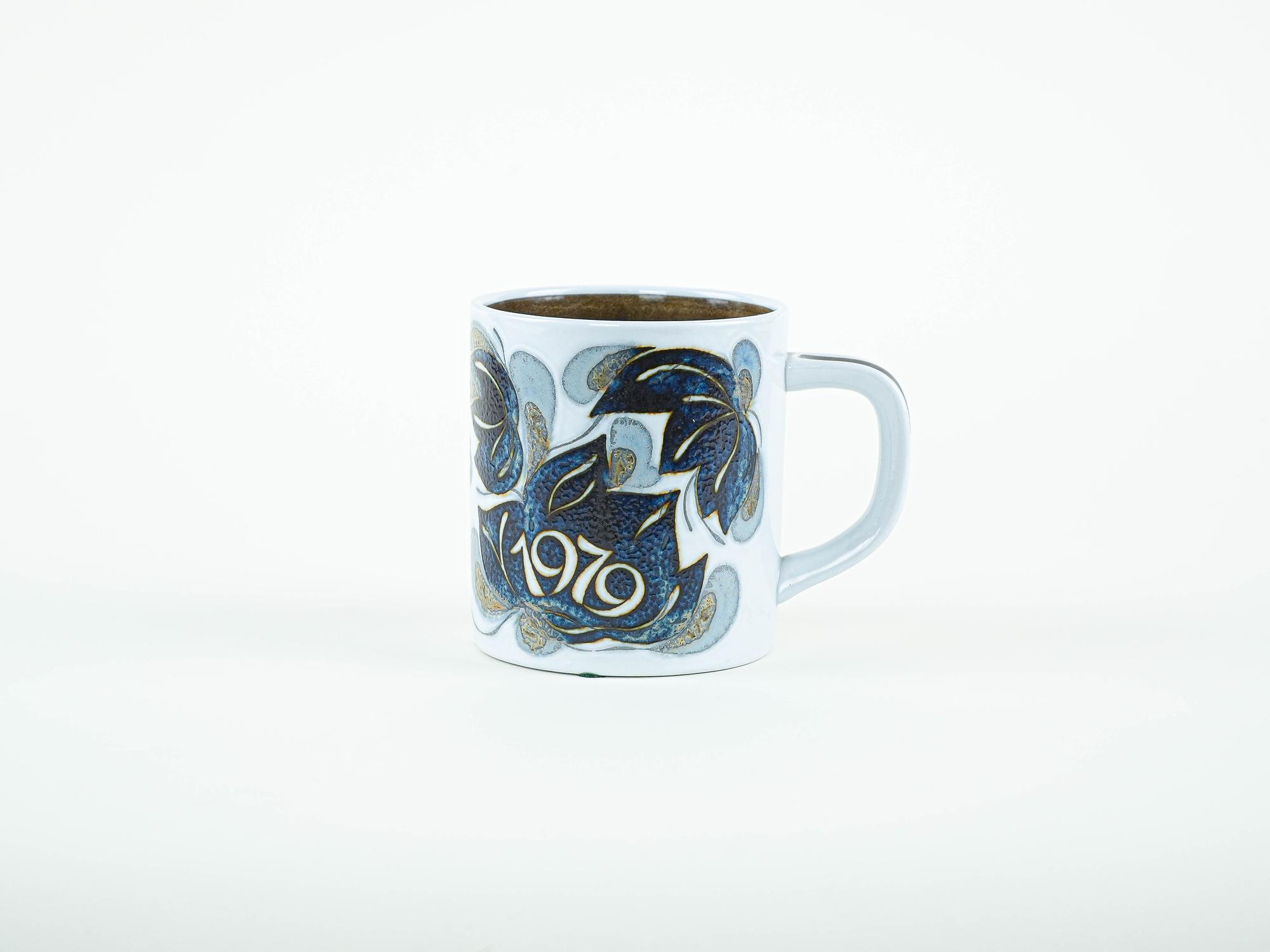 Porcelain cup 1970s Ivan Weiss 3