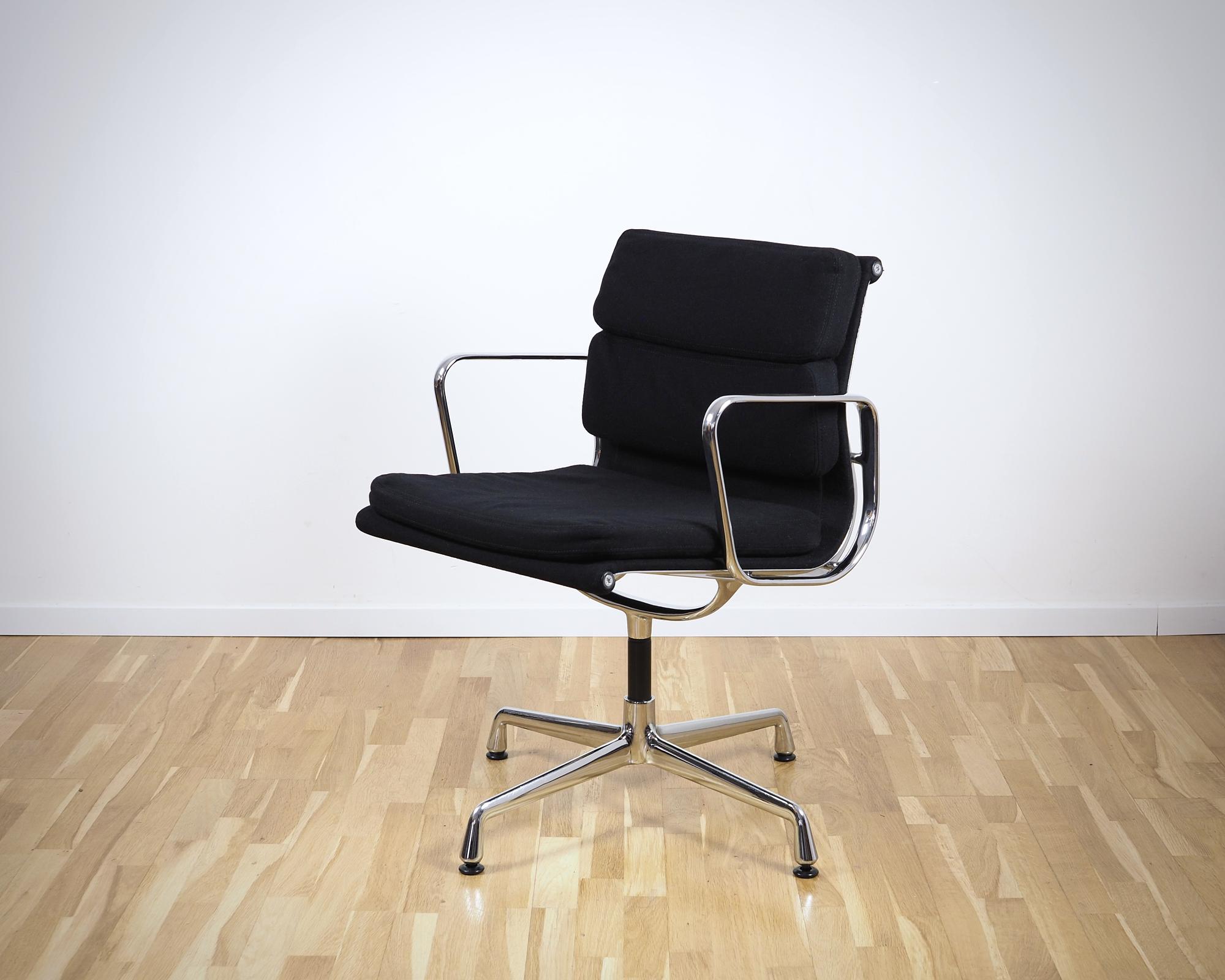 Vitra Eames EA208 Soft Pad Chair Cozy Schwarz 0