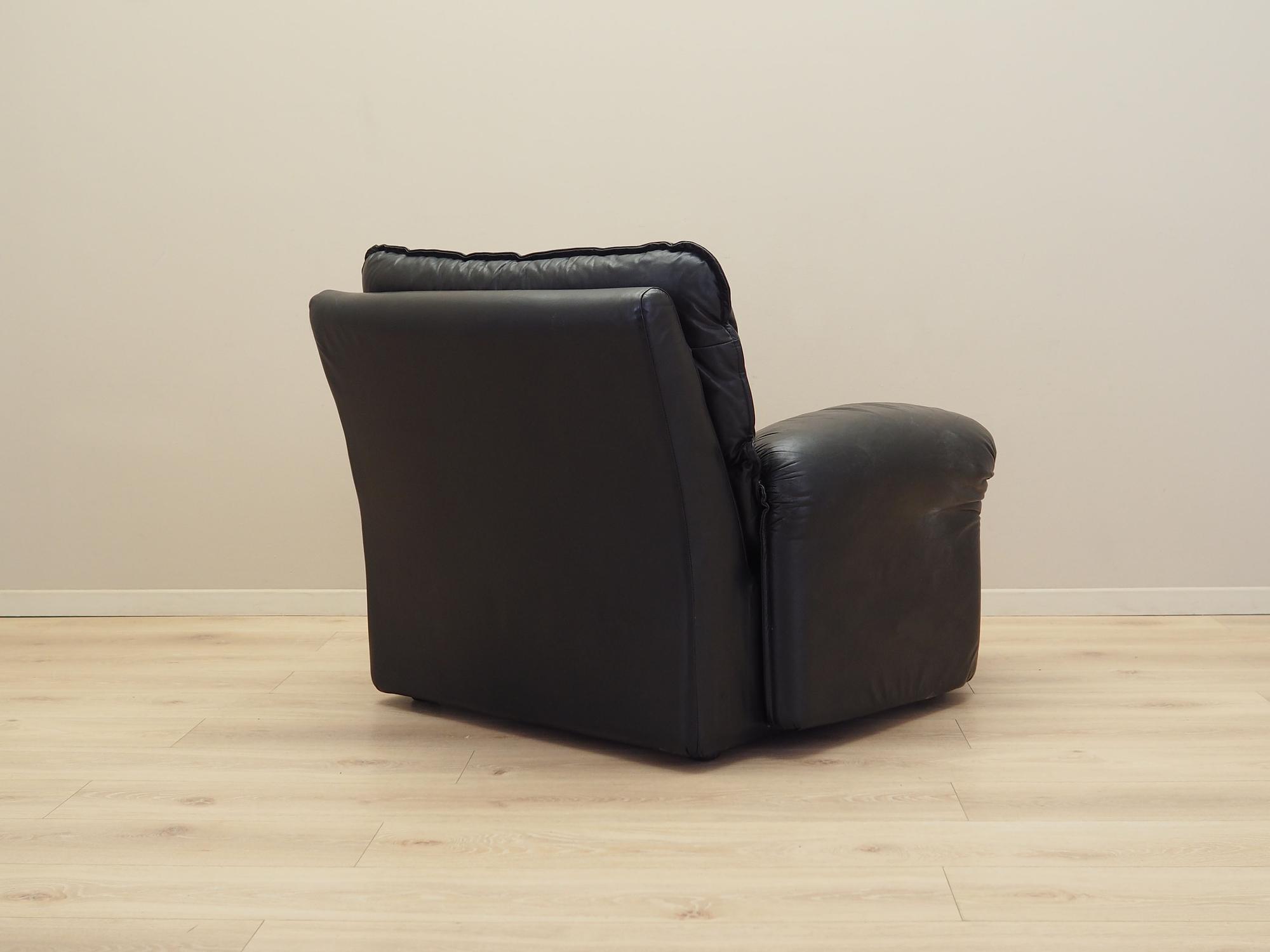 Lounge chair leather black 1970s 6