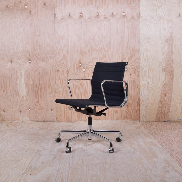 Eames EA 117 Aluminium Chair Schwarz 0