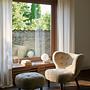 Little Petra VB1 Sessel mit Hocker Schafsfell 1
