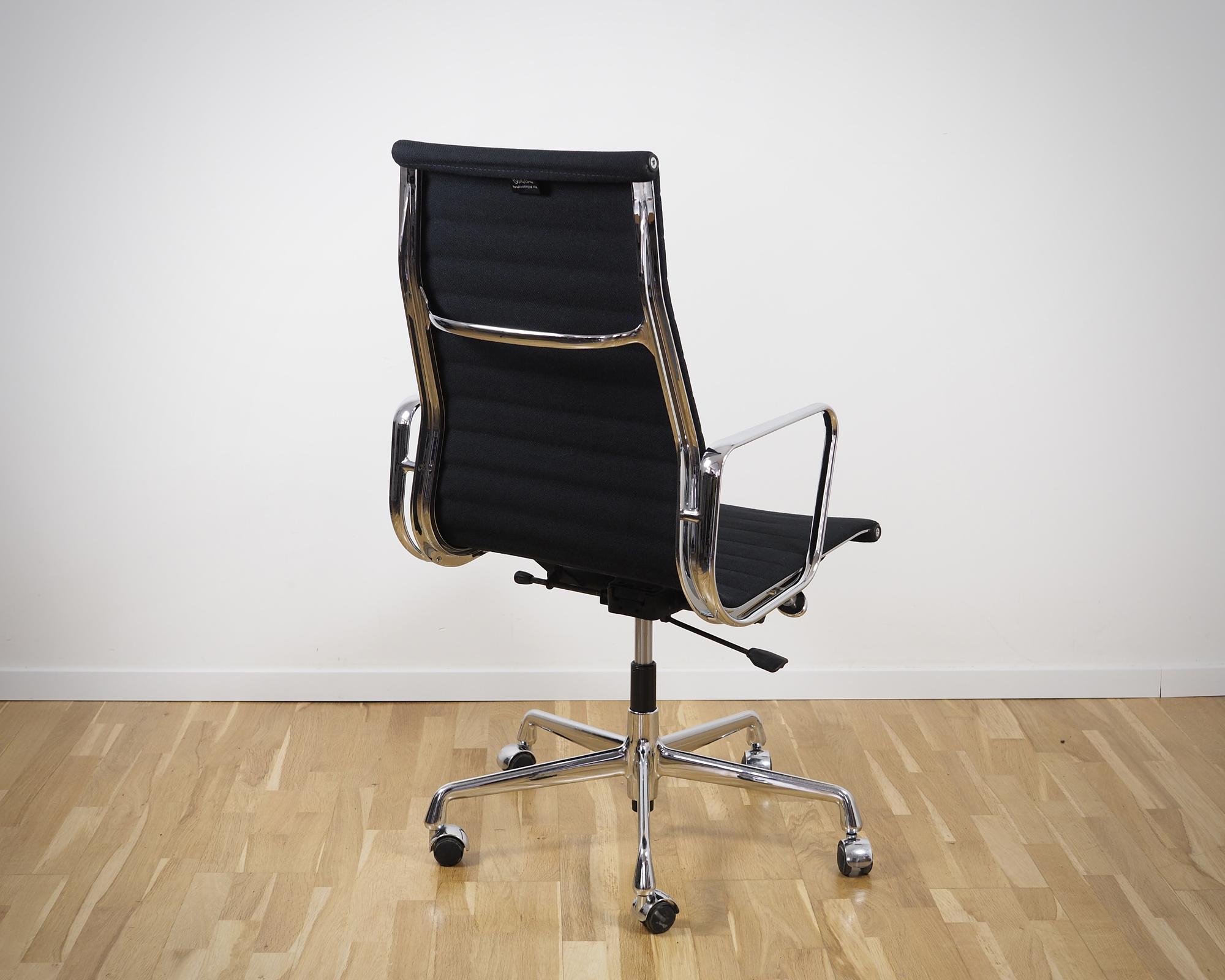 EA 119 Aluminium Chair Hopsack Schwarz 4