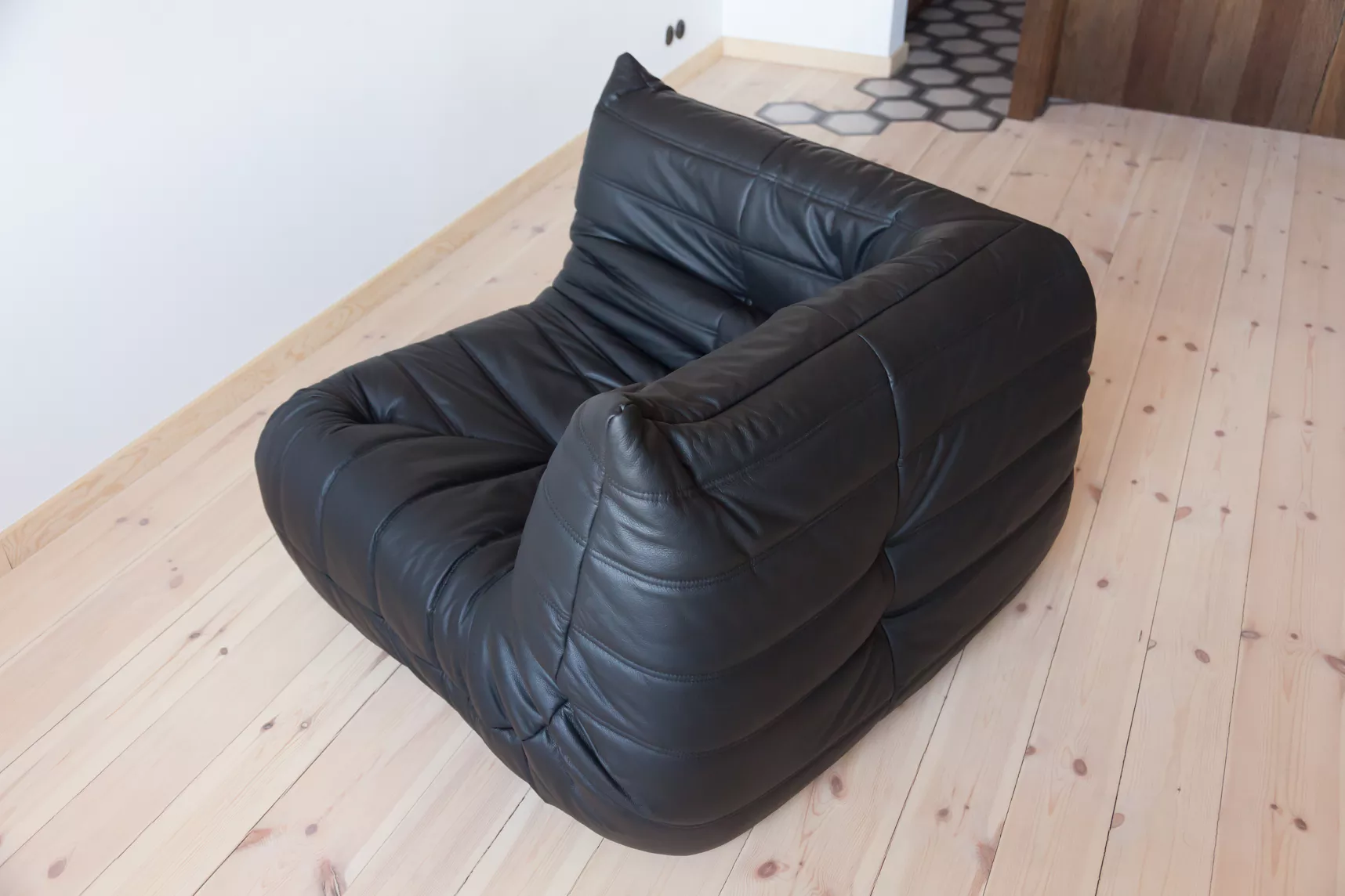 Togo Corner Sofa Madras Leather Black 2