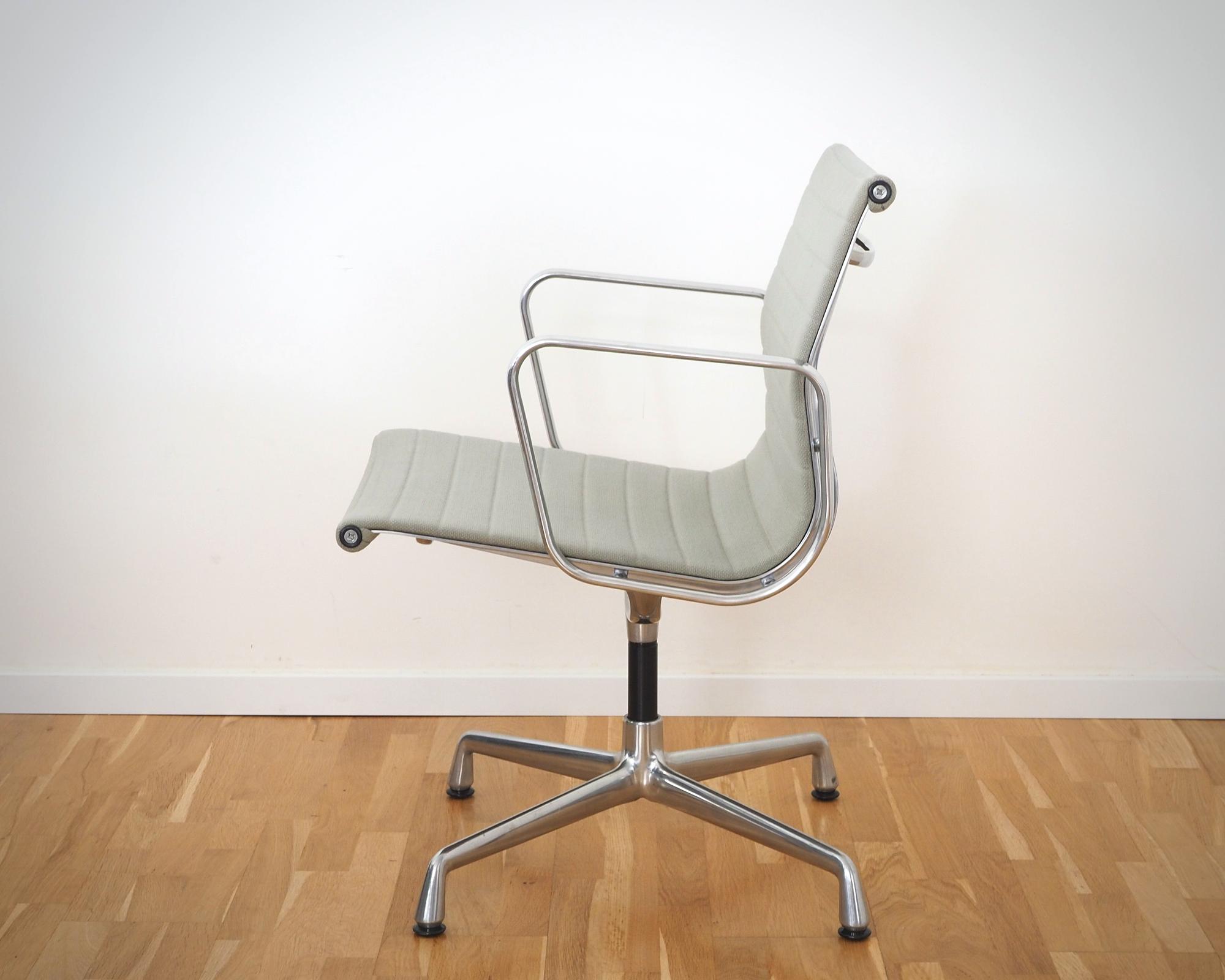 Eames EA 108 Aluminium Chair Drehbar Hopsack Grau 1