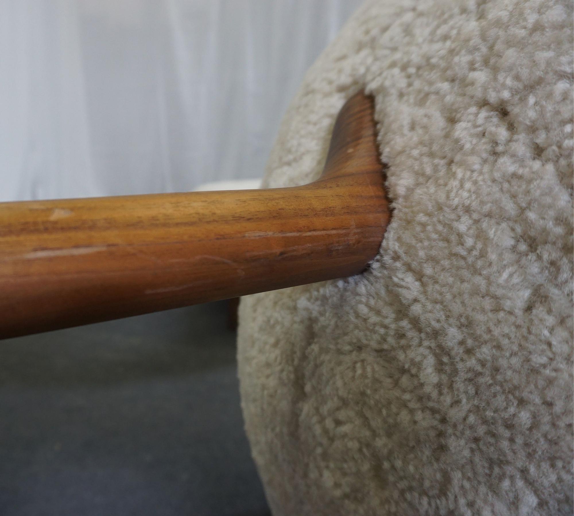 Little Petra VB1 Sessel mit Hocker Schafsfell 6