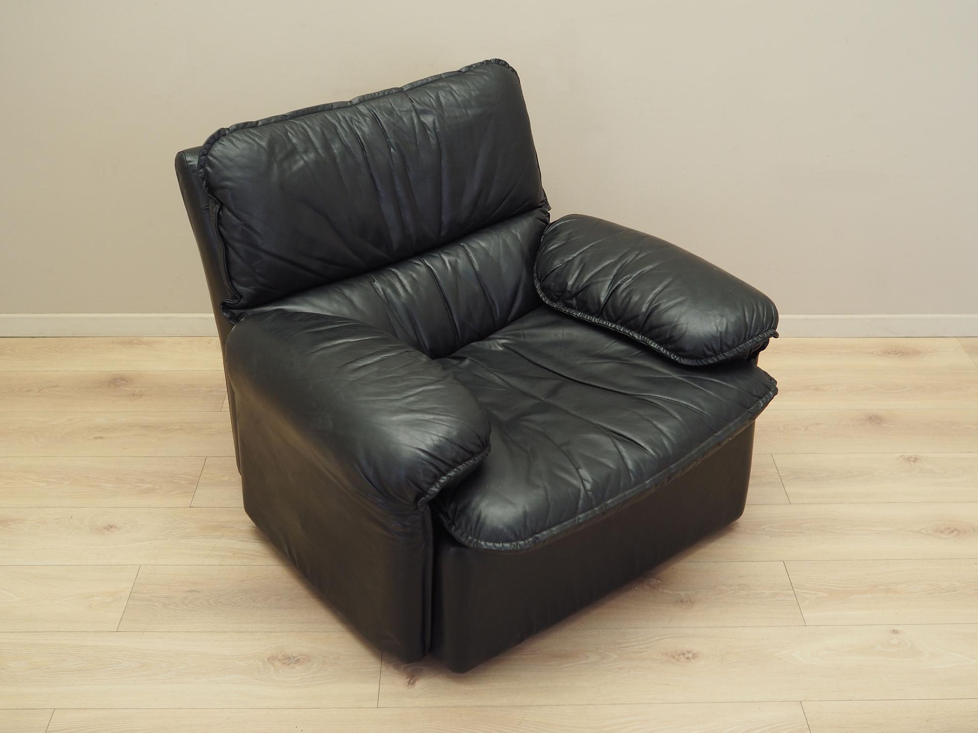 Lounge chair leather black 1970s 9