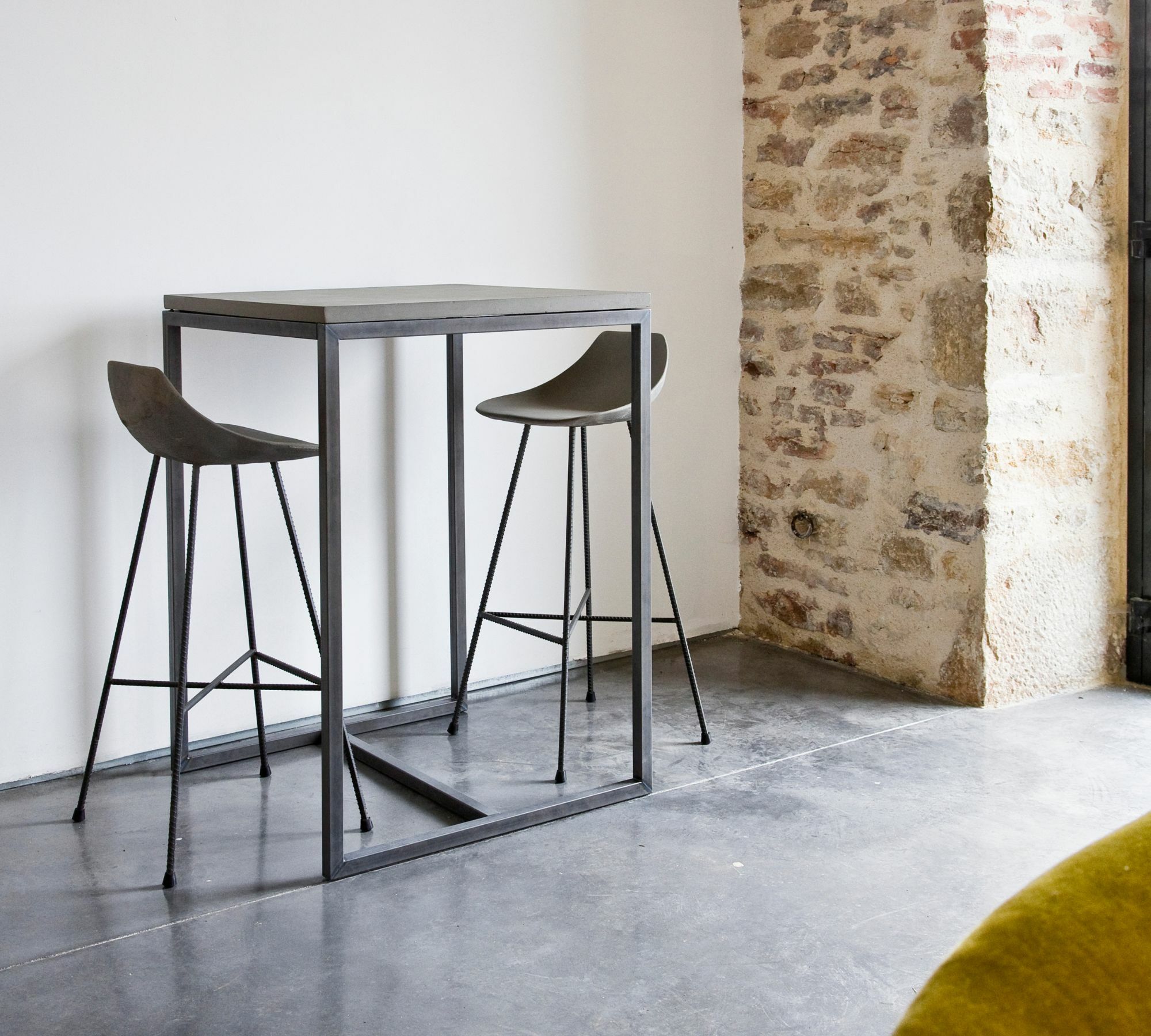 Perspective Bartisch Faserbeton Stahl Grau 5