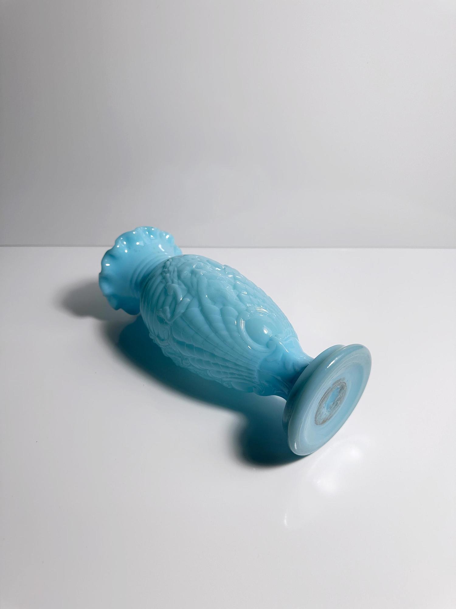 4597 Vase Milchglas Blau 1900er Jahre 3