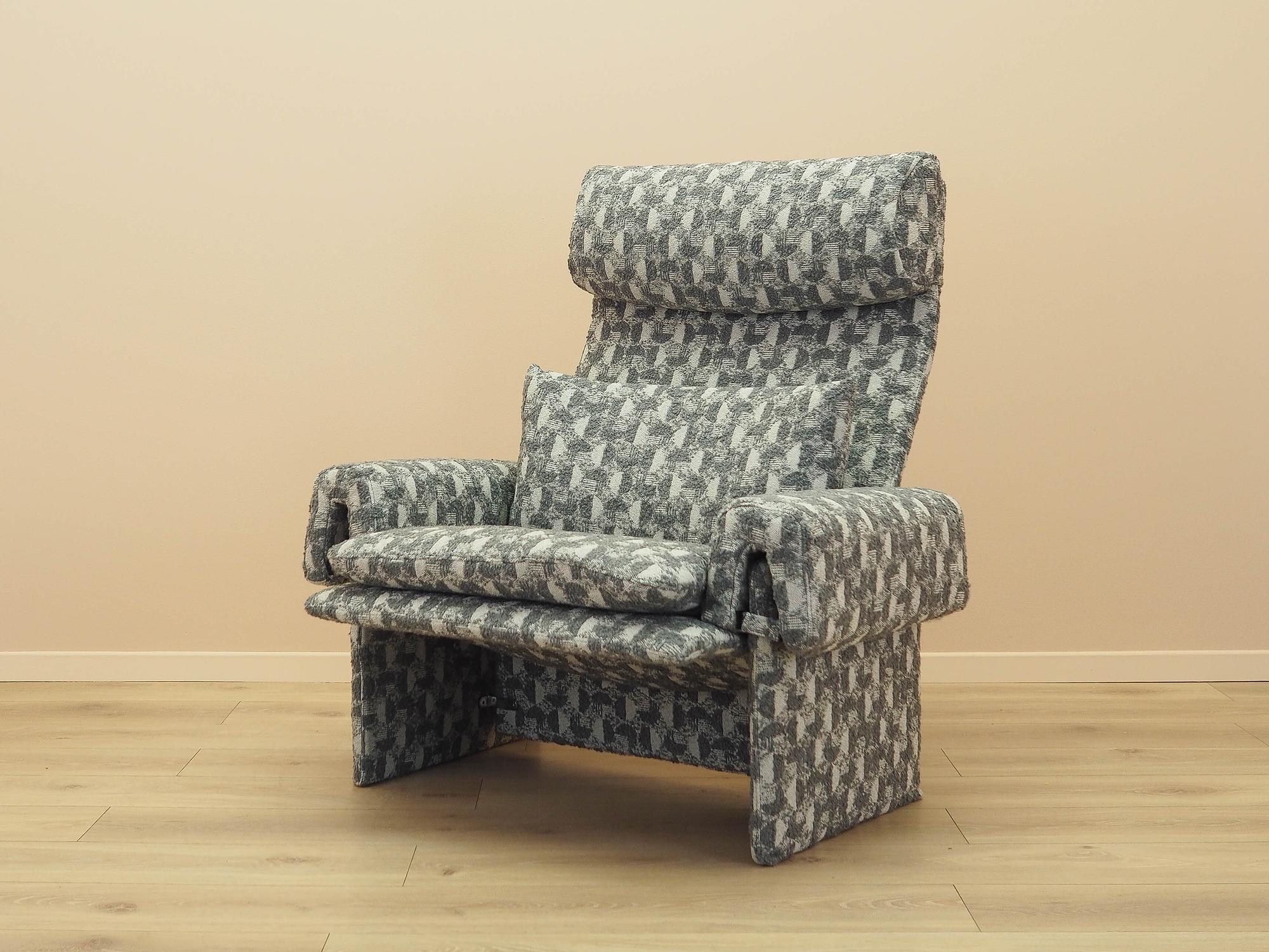 Lounge Chair Grey 1