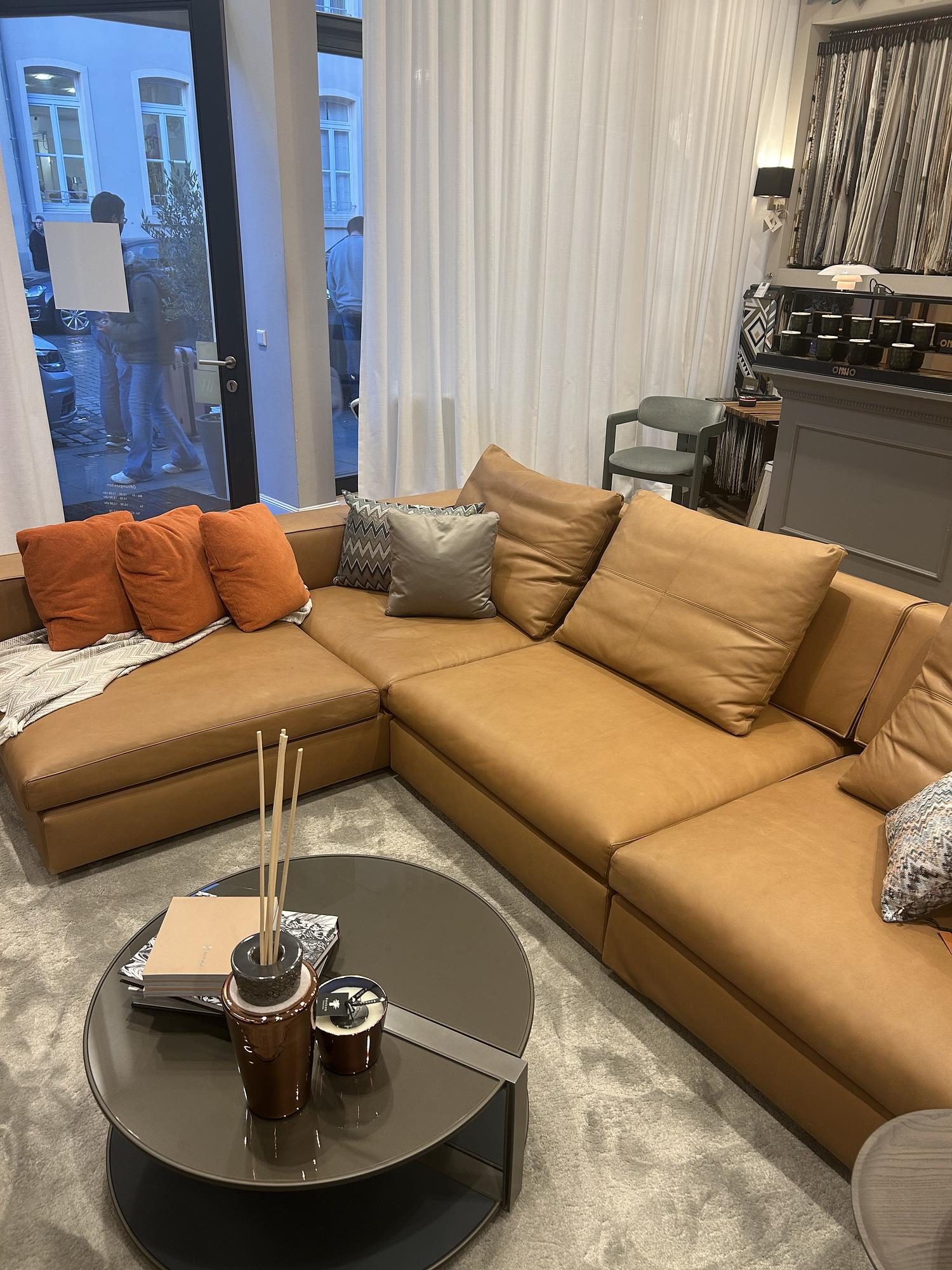 Molteni & C „Turner“ Leather Sofa with Ottoman & Cushions 0