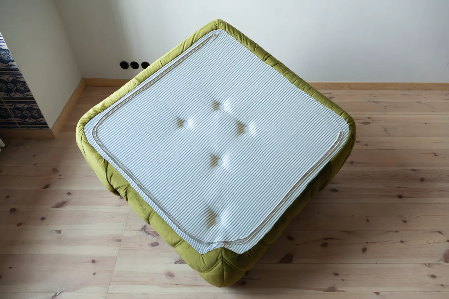 Set Lounge Togo 4 pz. Velluto Verde oliva 6