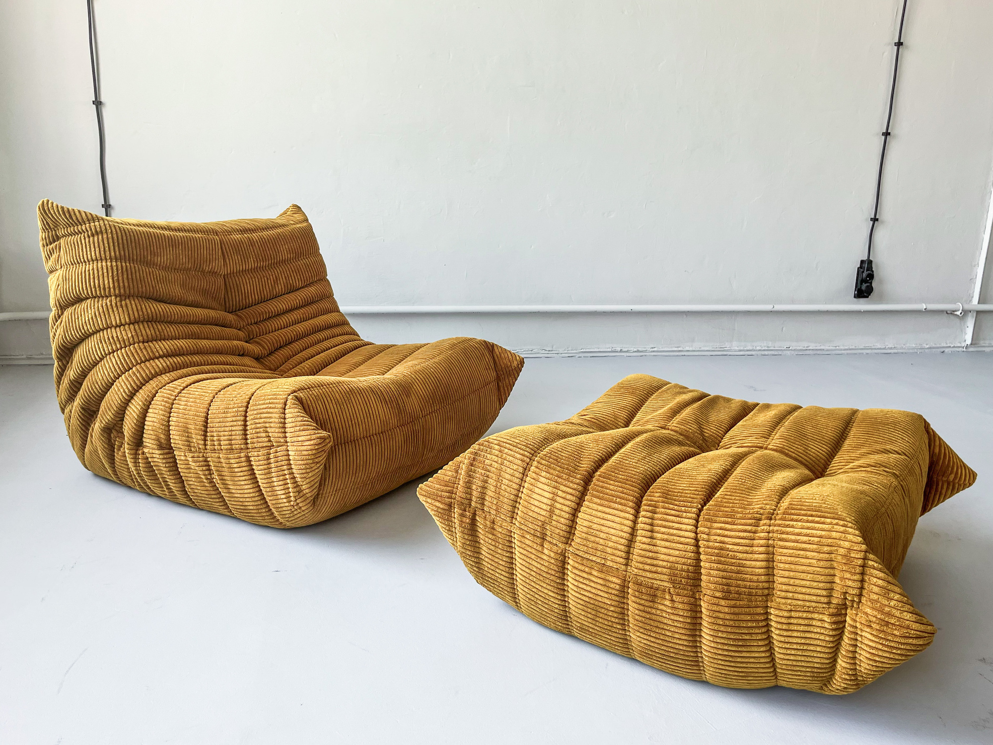 Togo Poltrona e Pouf Set Velluto a coste Marrone sabbia 0