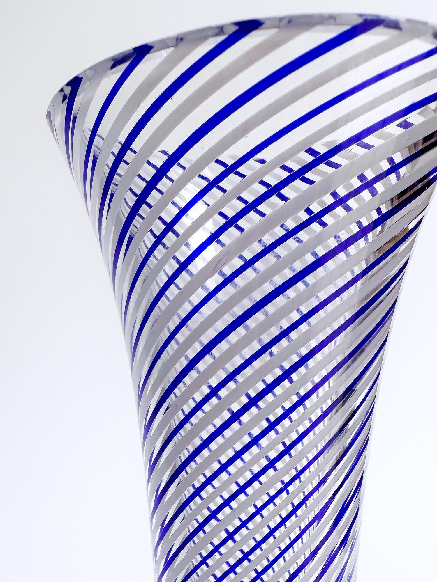 Vintage Pasabahce Blumenvase Glas Weiß Blau 1