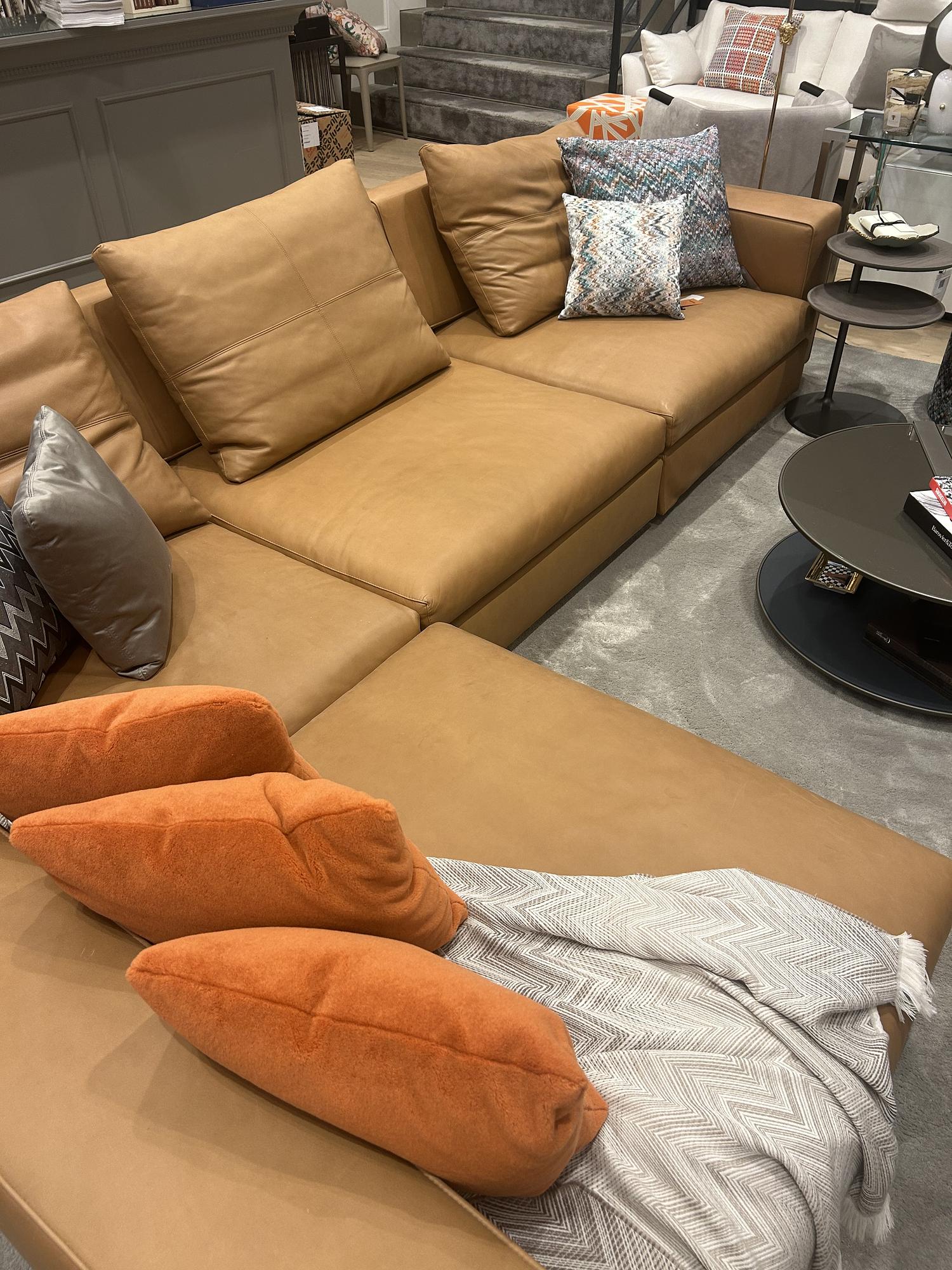 Molteni & C „Turner“ Leather Sofa with Ottoman & Cushions 3