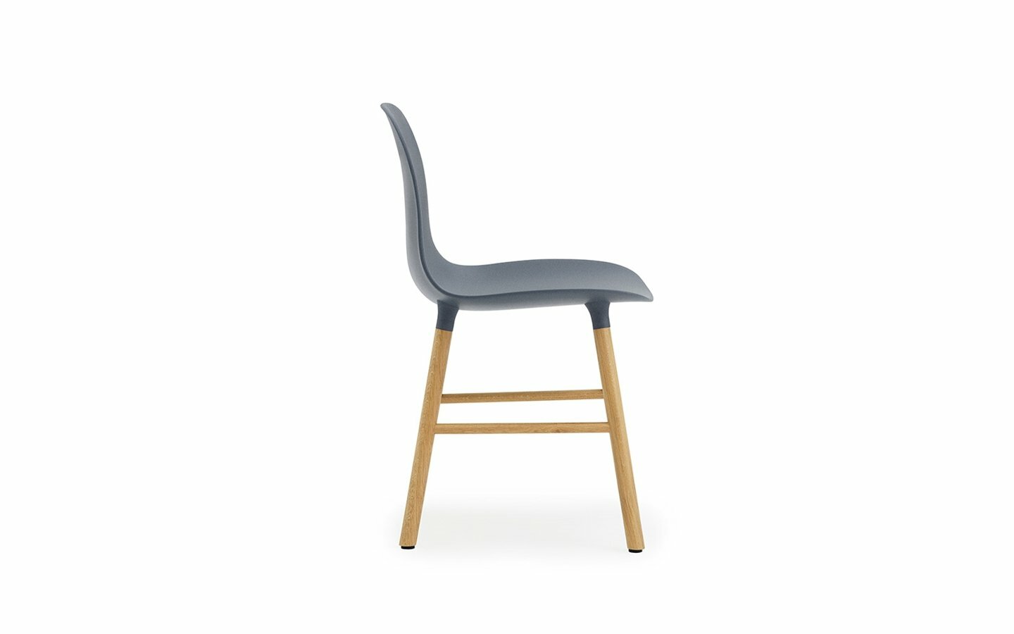 Form Stuhl Mit Holzgestell Blau 2