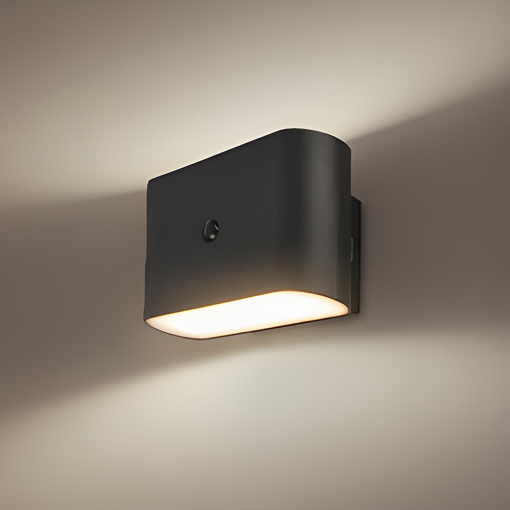 Chet LED Wall Light Sensor Black 1