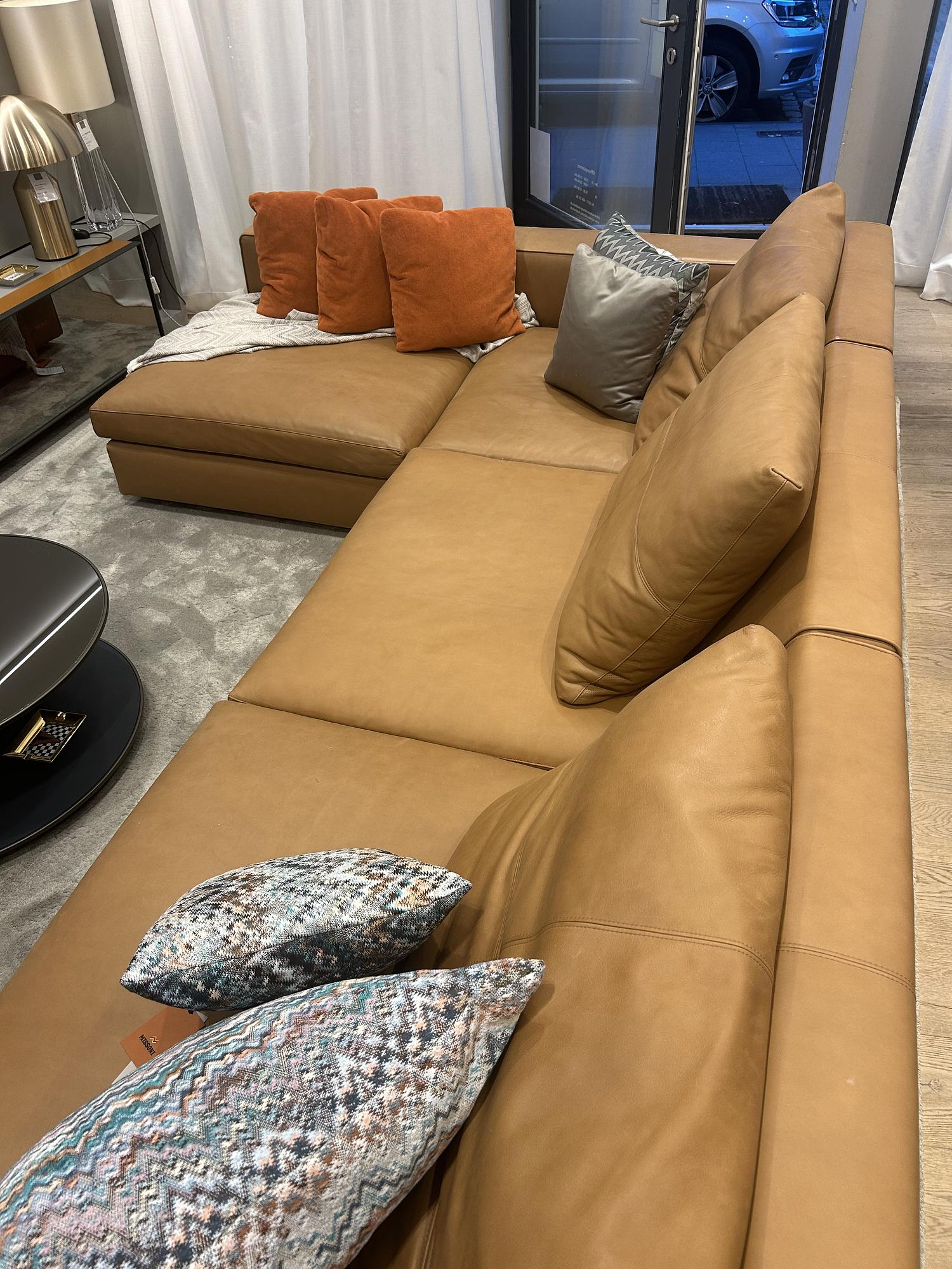 Molteni & C „Turner“ Leather Sofa with Ottoman & Cushions 2