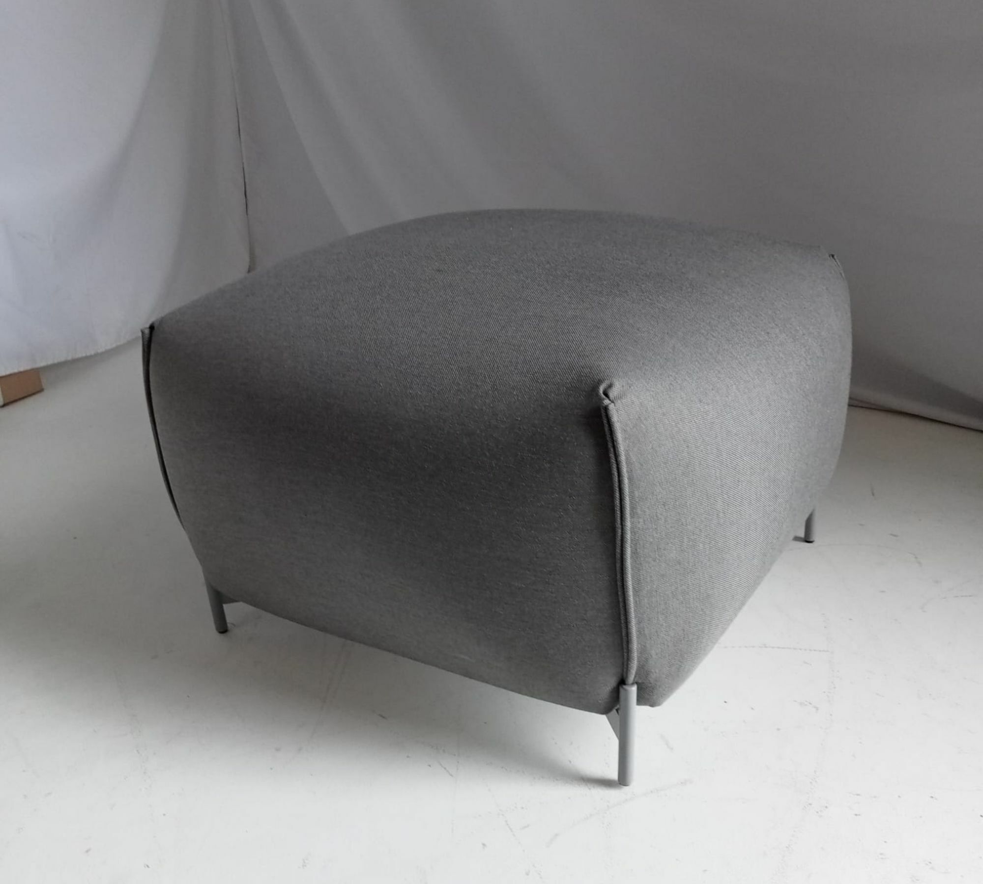 Mochi Pouf Textil Metall Grau 3