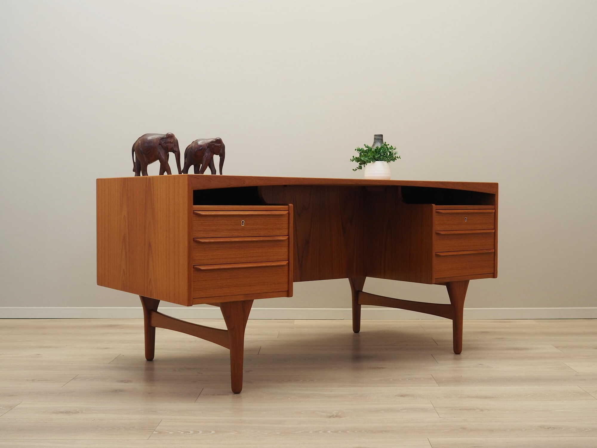 Vintage Schreibtisch Teakholz Braun 1960er Jahre 4