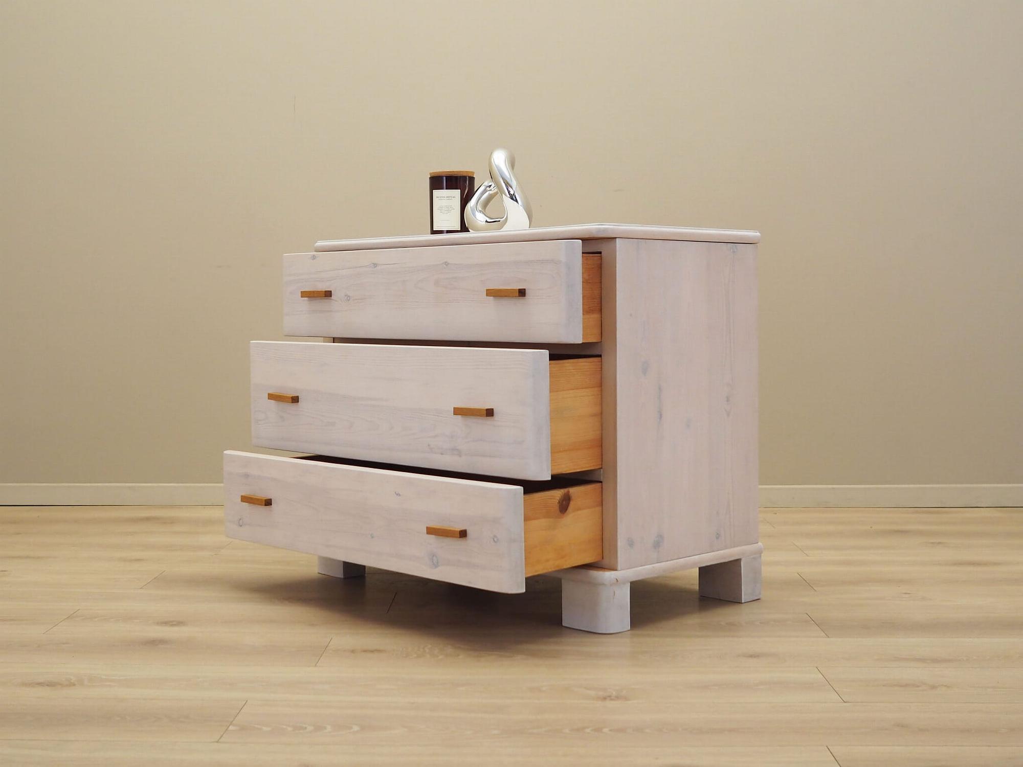 Chest of drawers
Pine wood
1960s 3