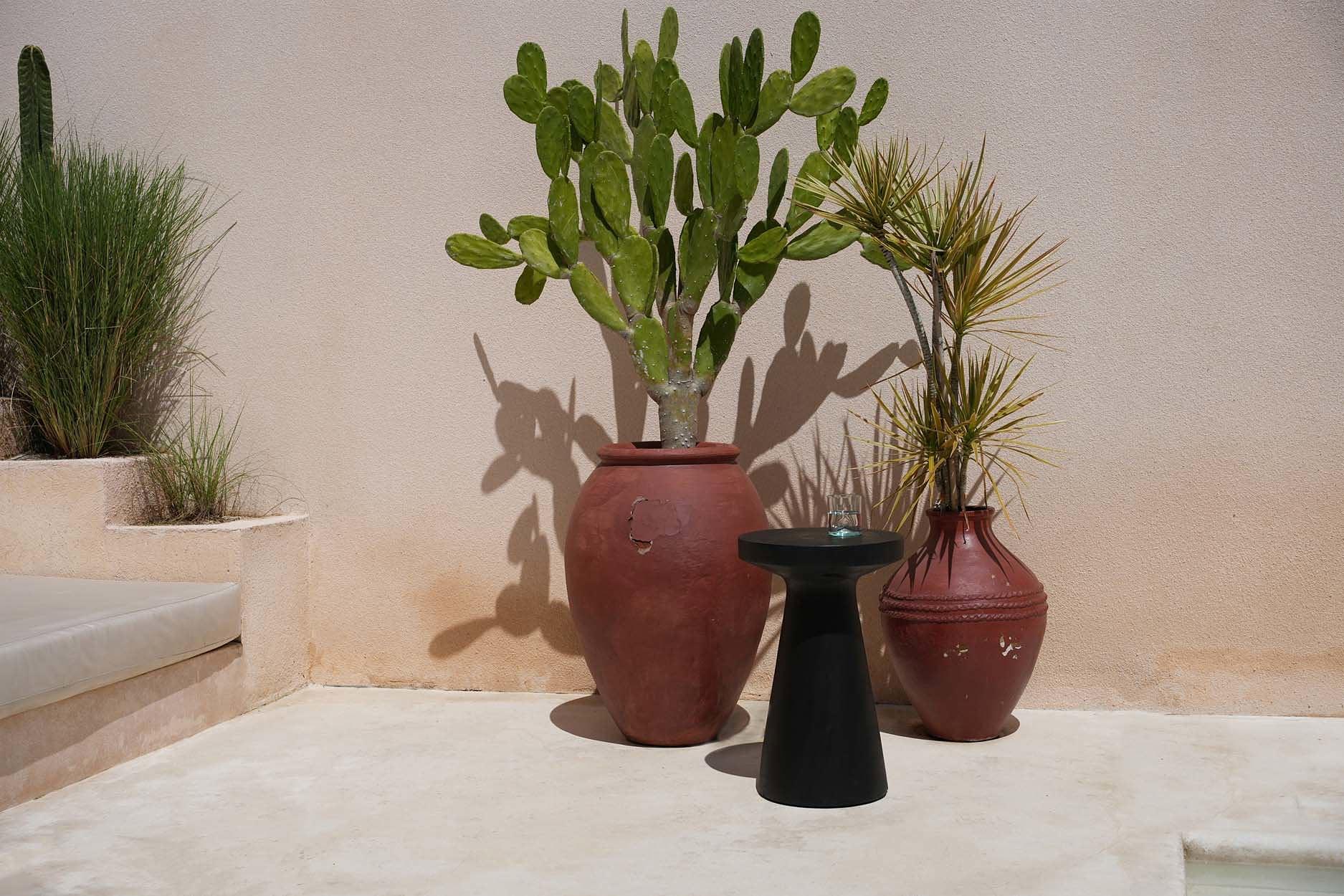 The Fiji side table Black ø40cm 2