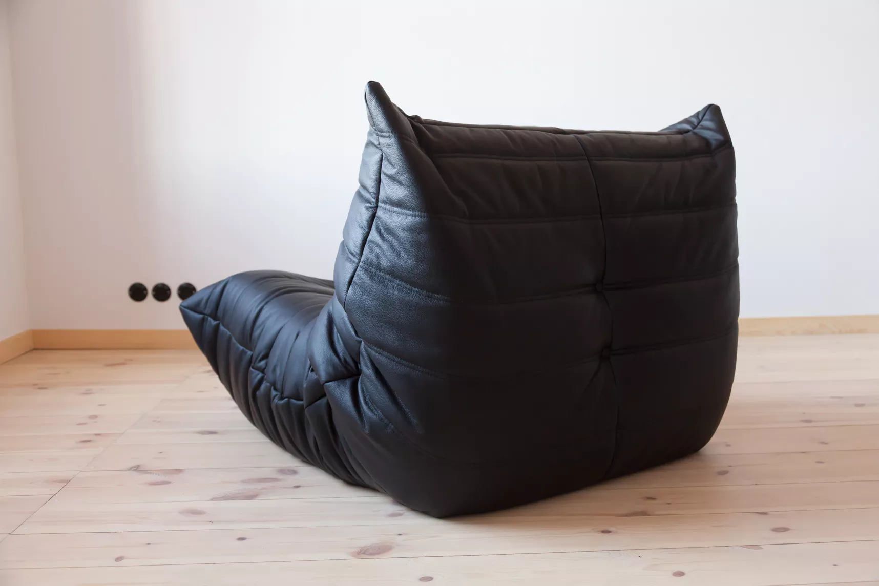 Togo Armchair and Ottoman Set Madras Leather Black 2