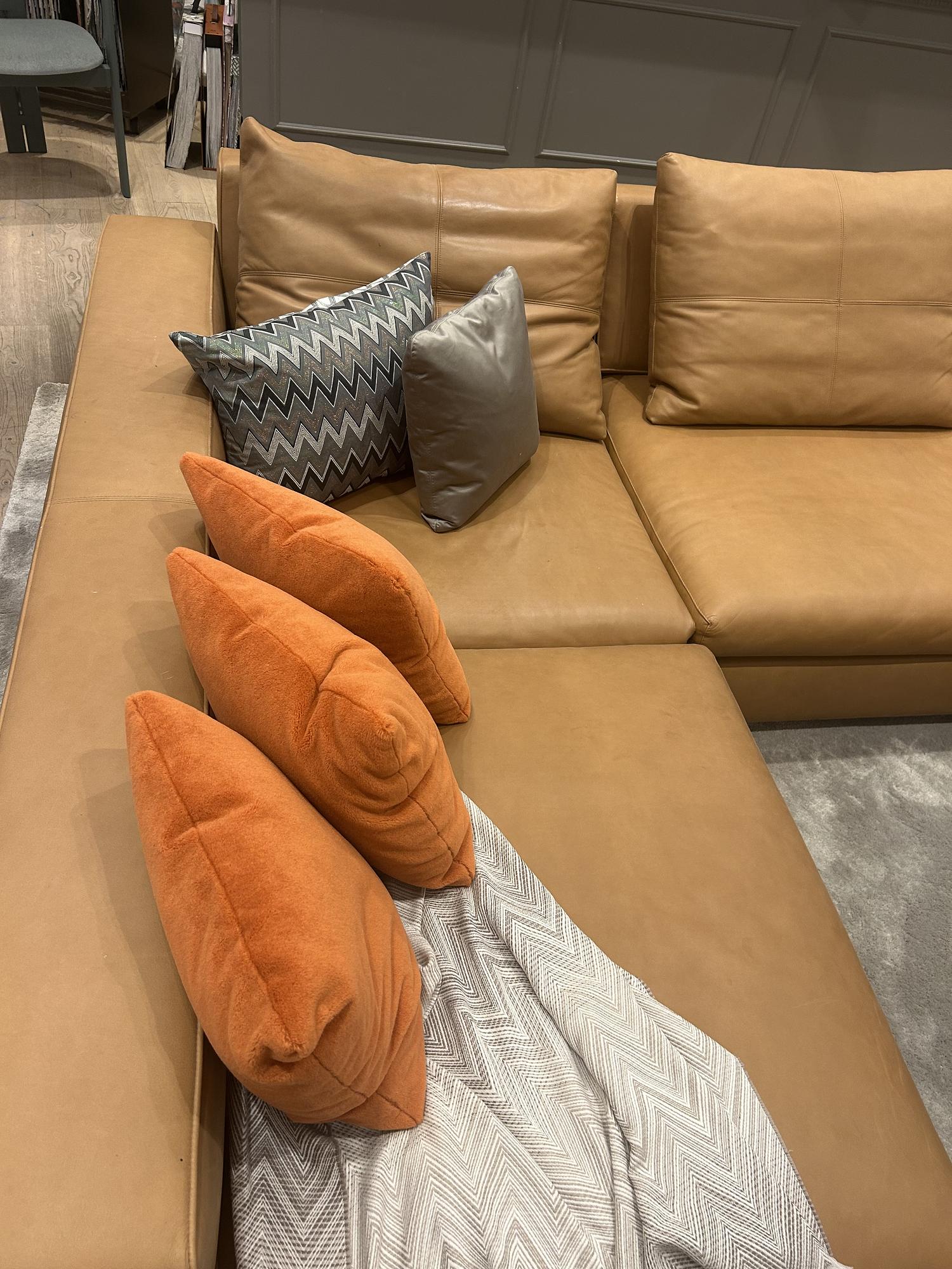 Molteni & C „Turner“ Leather Sofa with Ottoman & Cushions 1