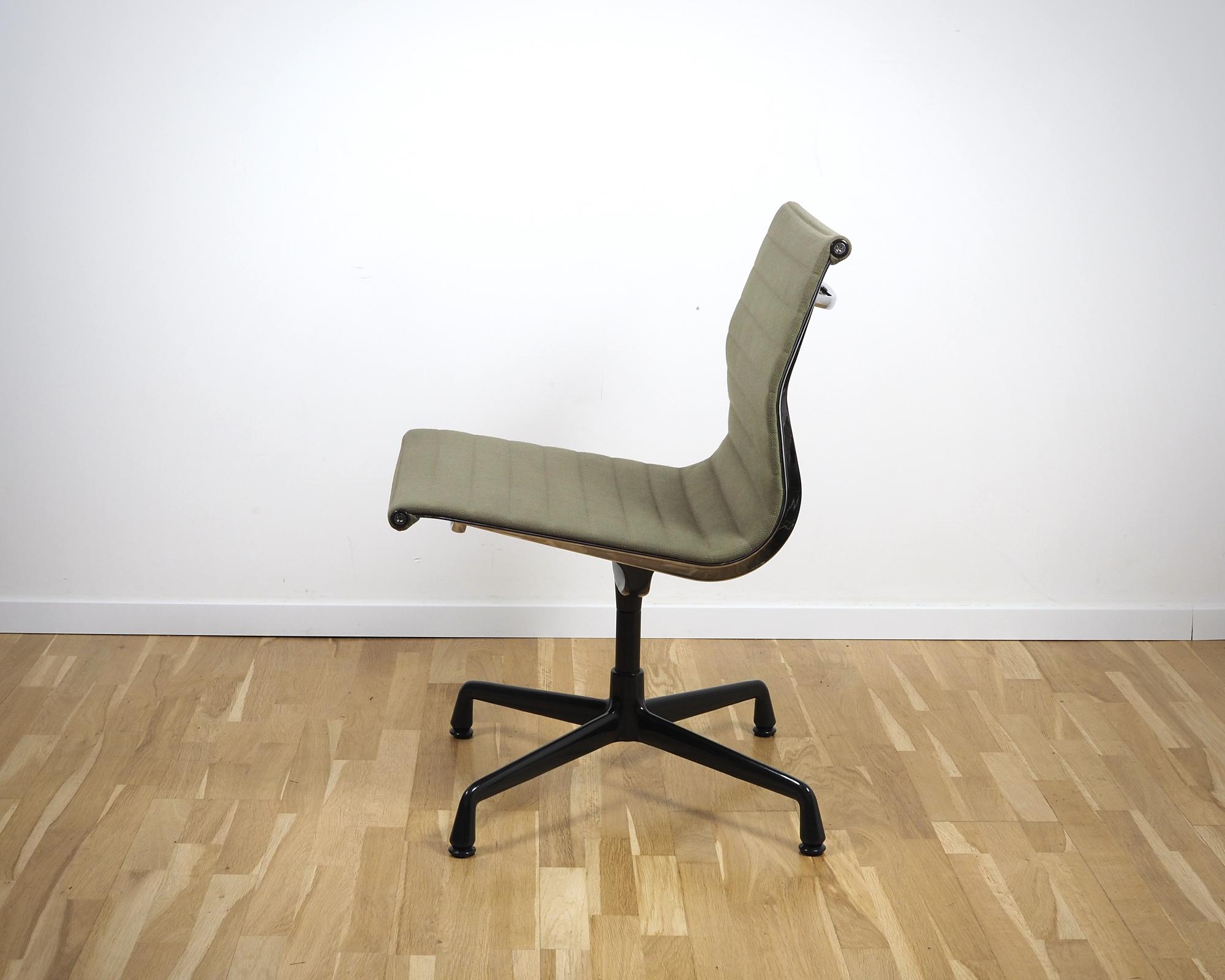 Aluminium Chair EA 105 Hopsack Khaki 1