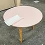 Beluga Couchtisch HPL Rosa Ø 57cm 2