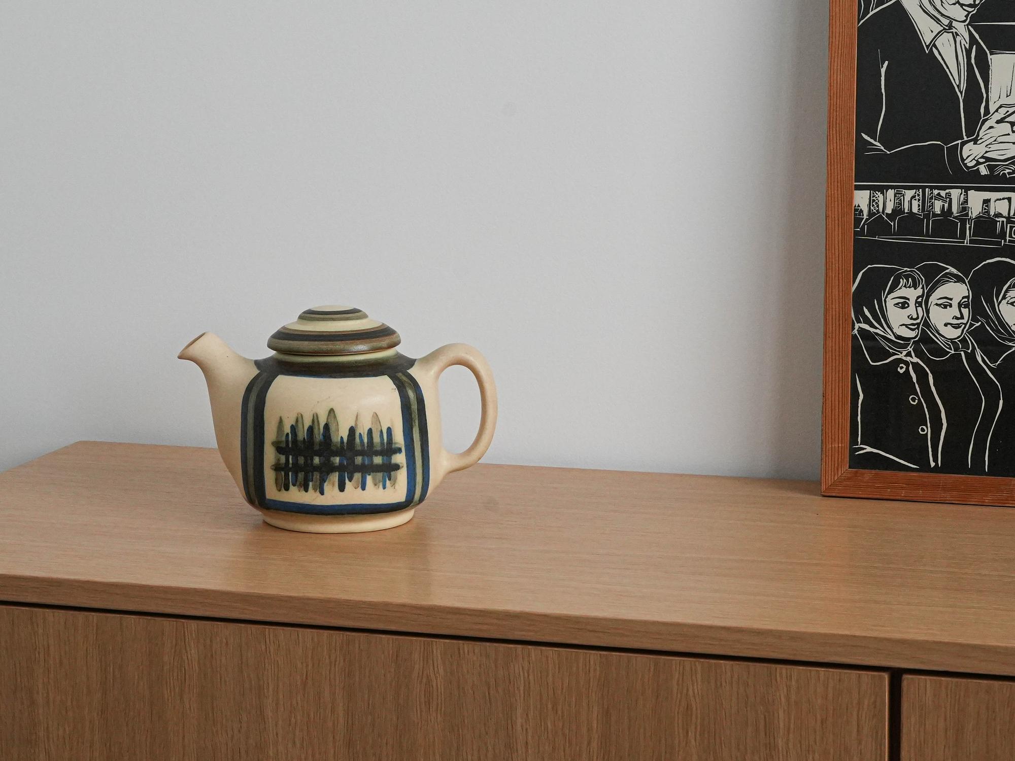 Teapot Stoneware 1