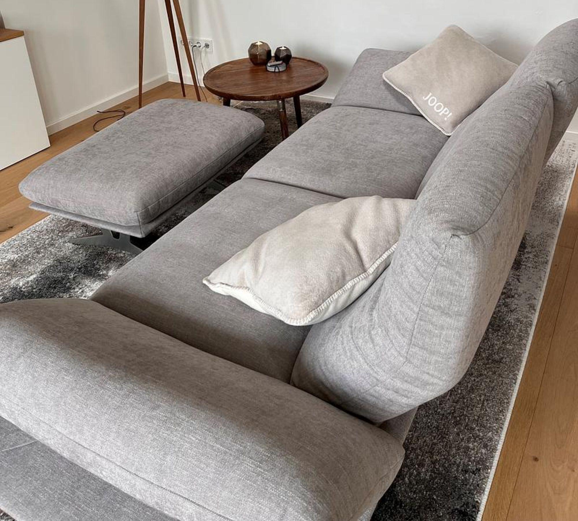 2-Sitzer Sofa und Hocker Grau 3