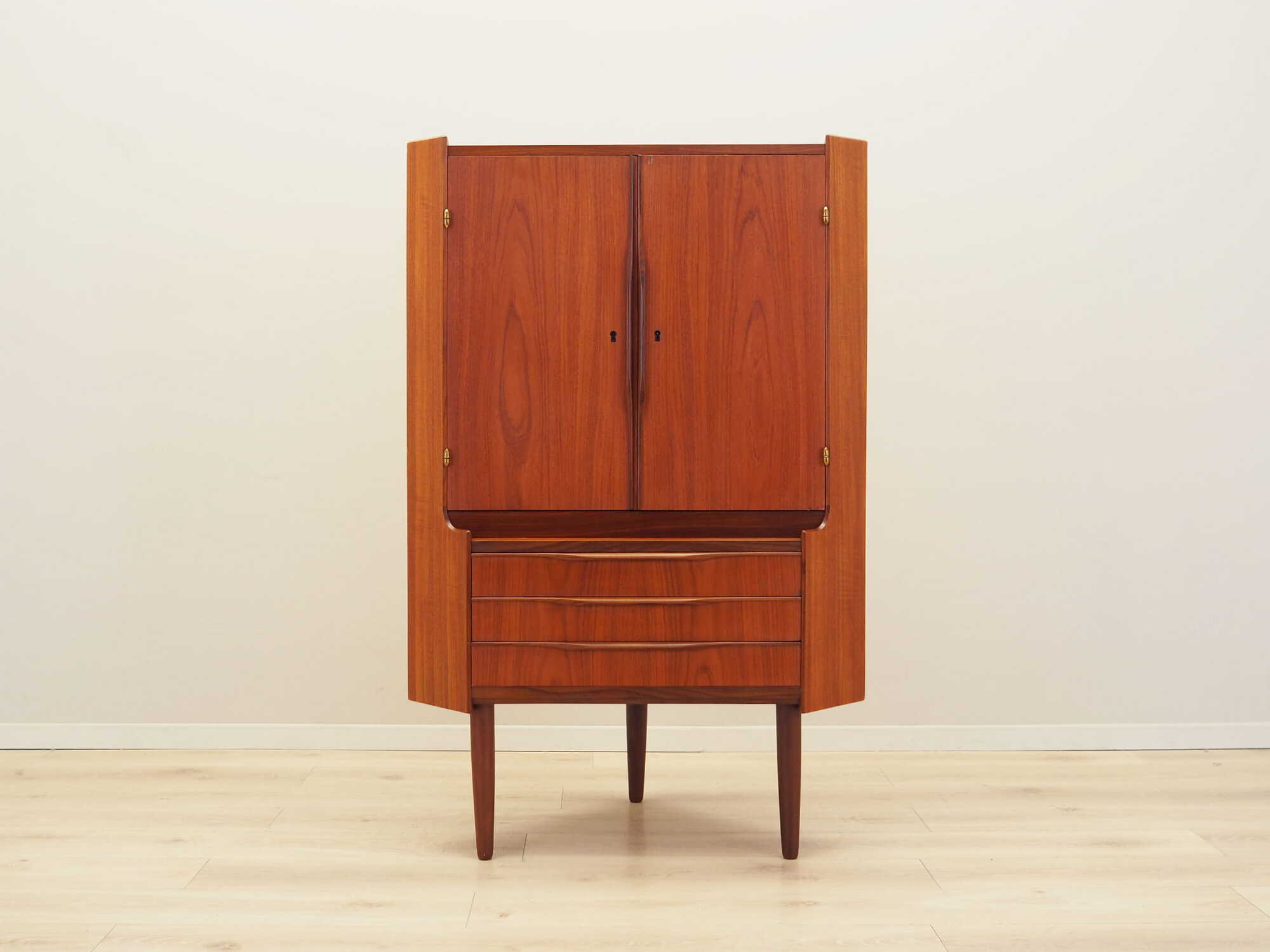 Vintage Eckschrank Teakholz Braun 1970er Jahre 1