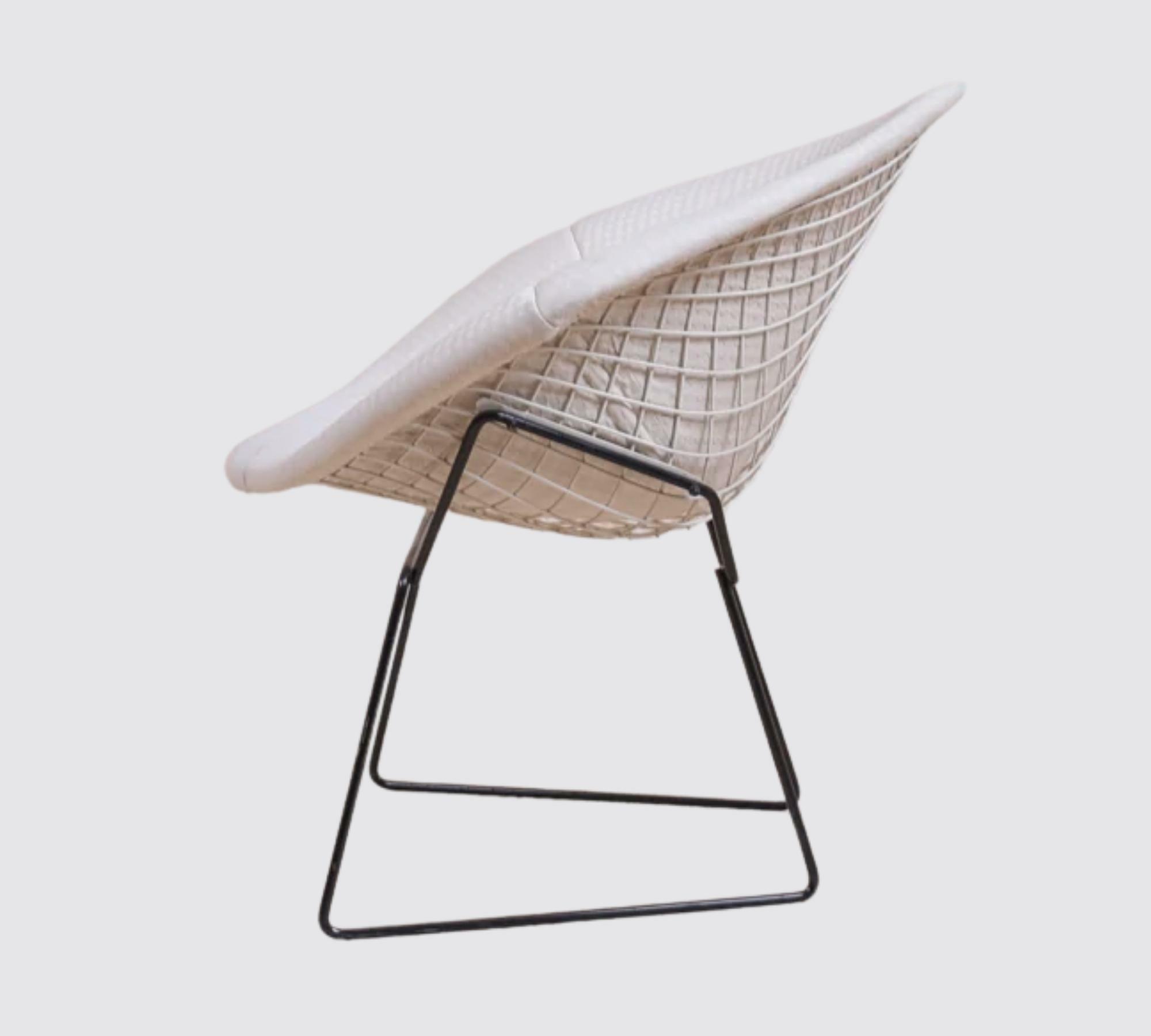 Bertoia Diamond Chair Schwarz & Creme 1