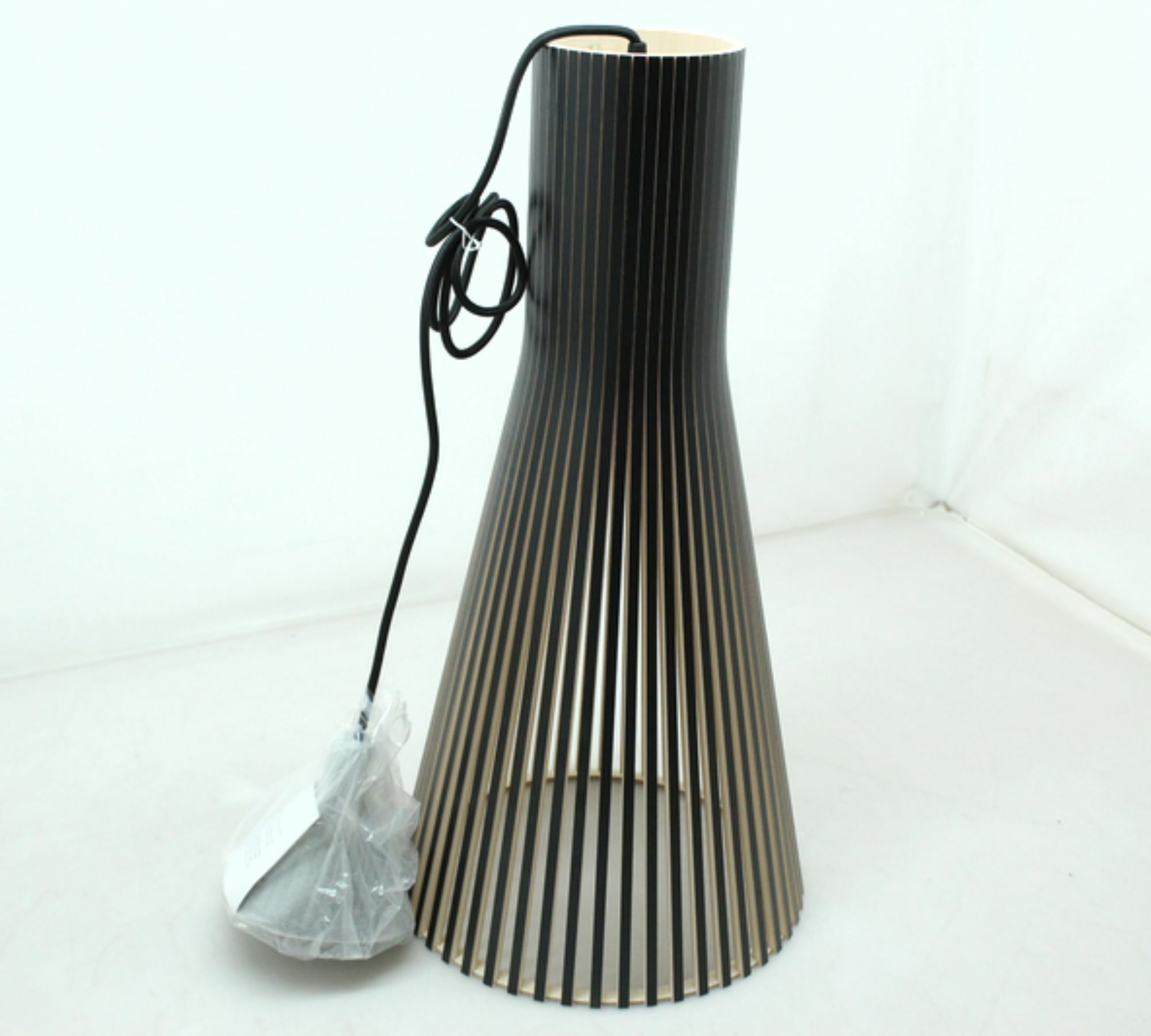 Secto 4200 Pendelleuchte Holz Schwarz Ø 30cm 3