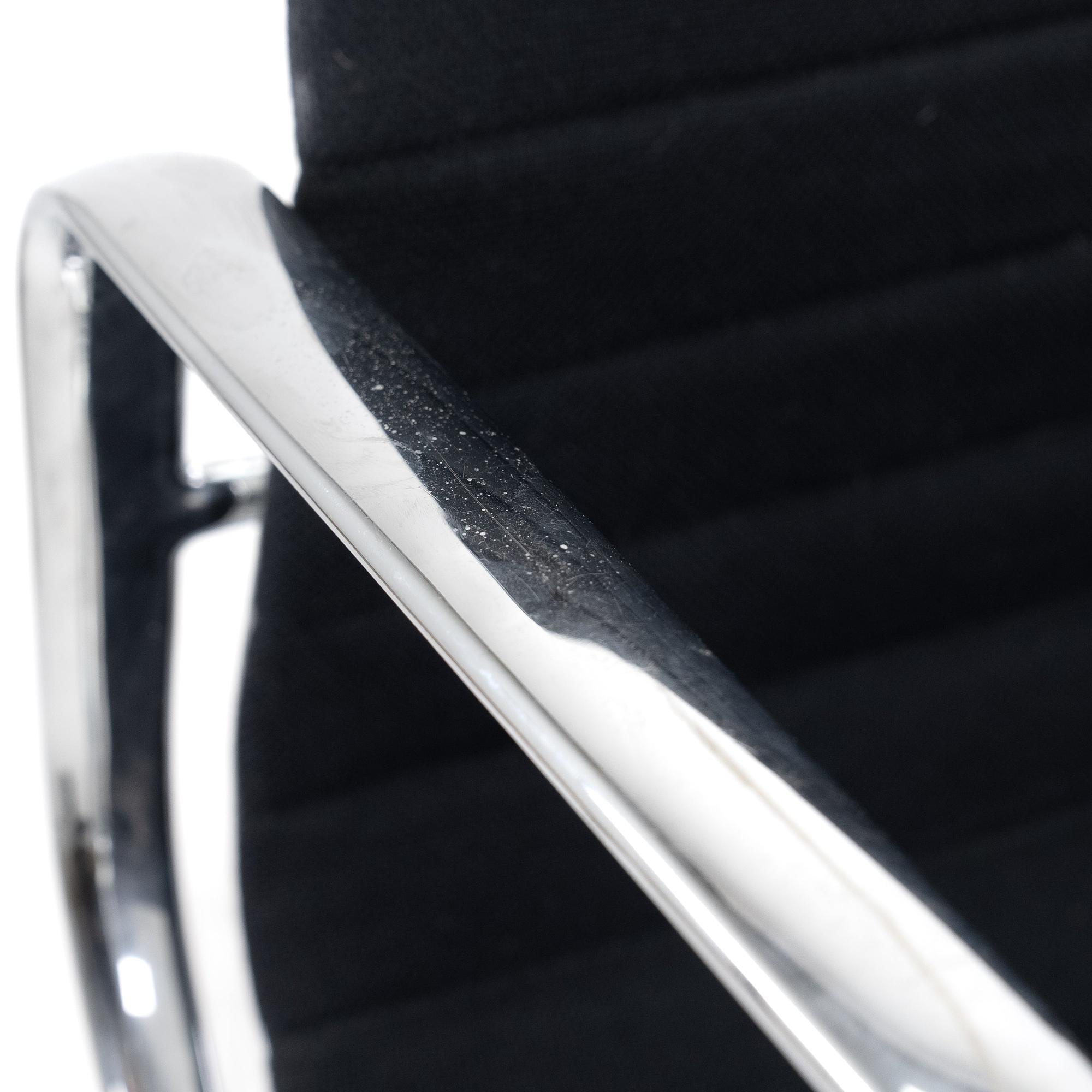 EA117 Office Chair Black by Vitra 8