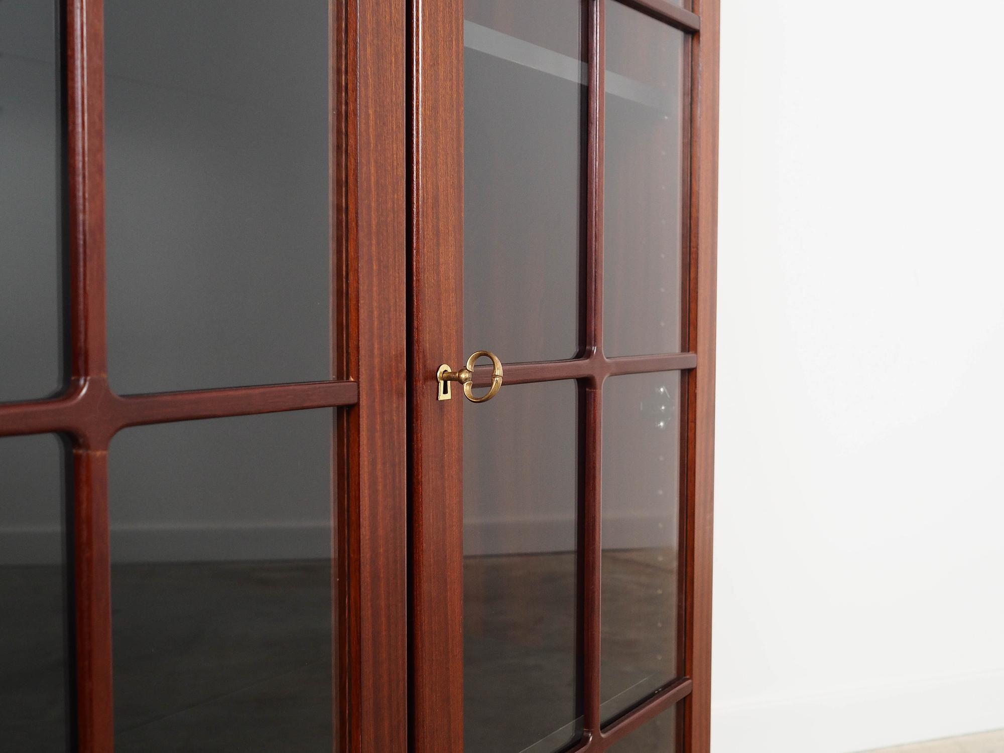 Mahogany display cabinet 1970s 8